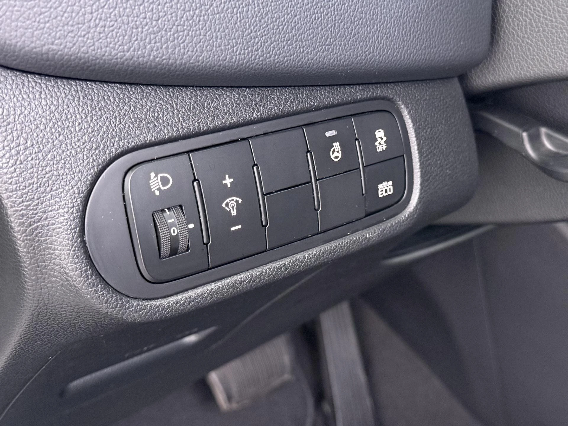 Kia-Carens-image-16