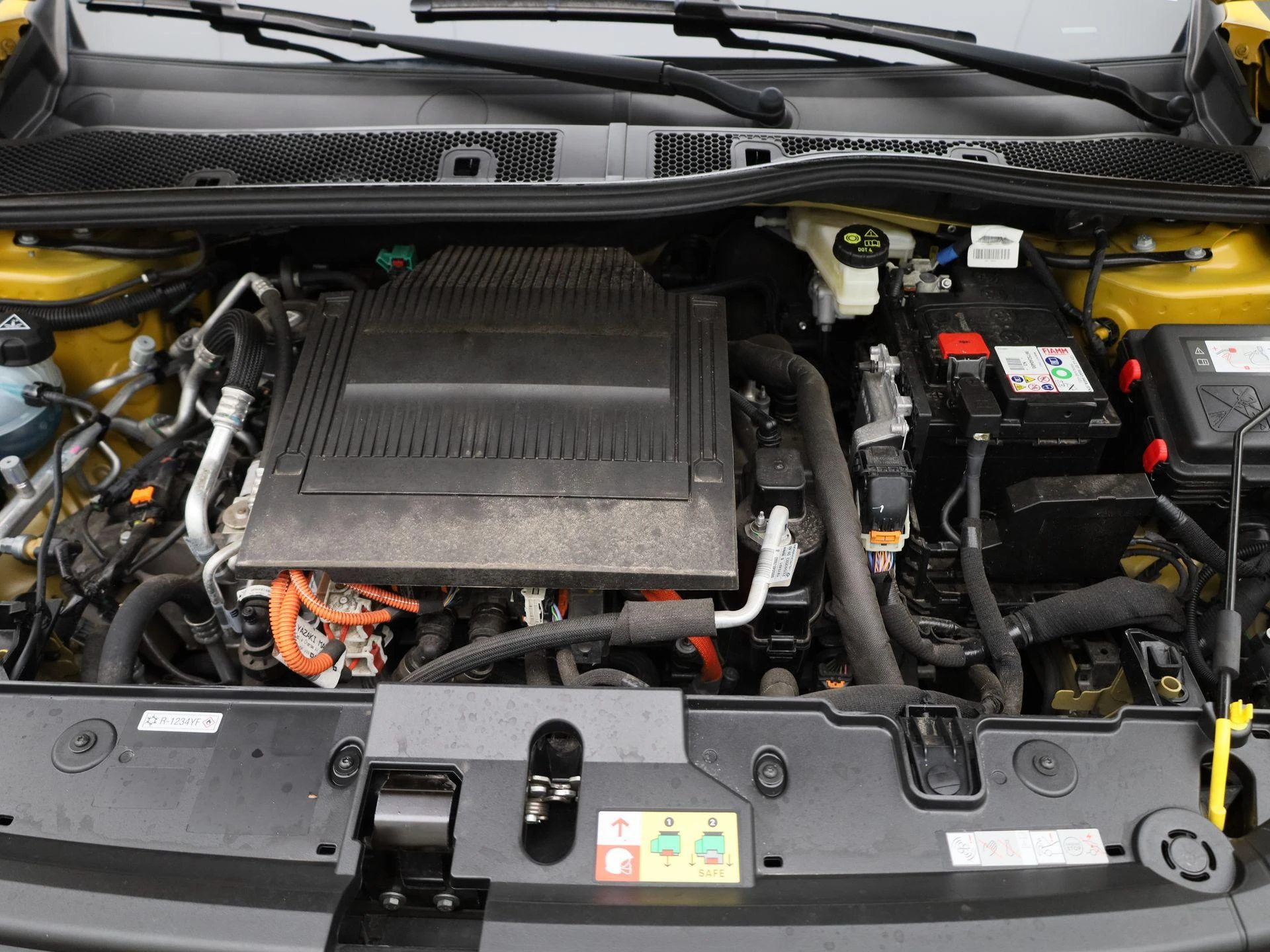Peugeot-e-208-image-37