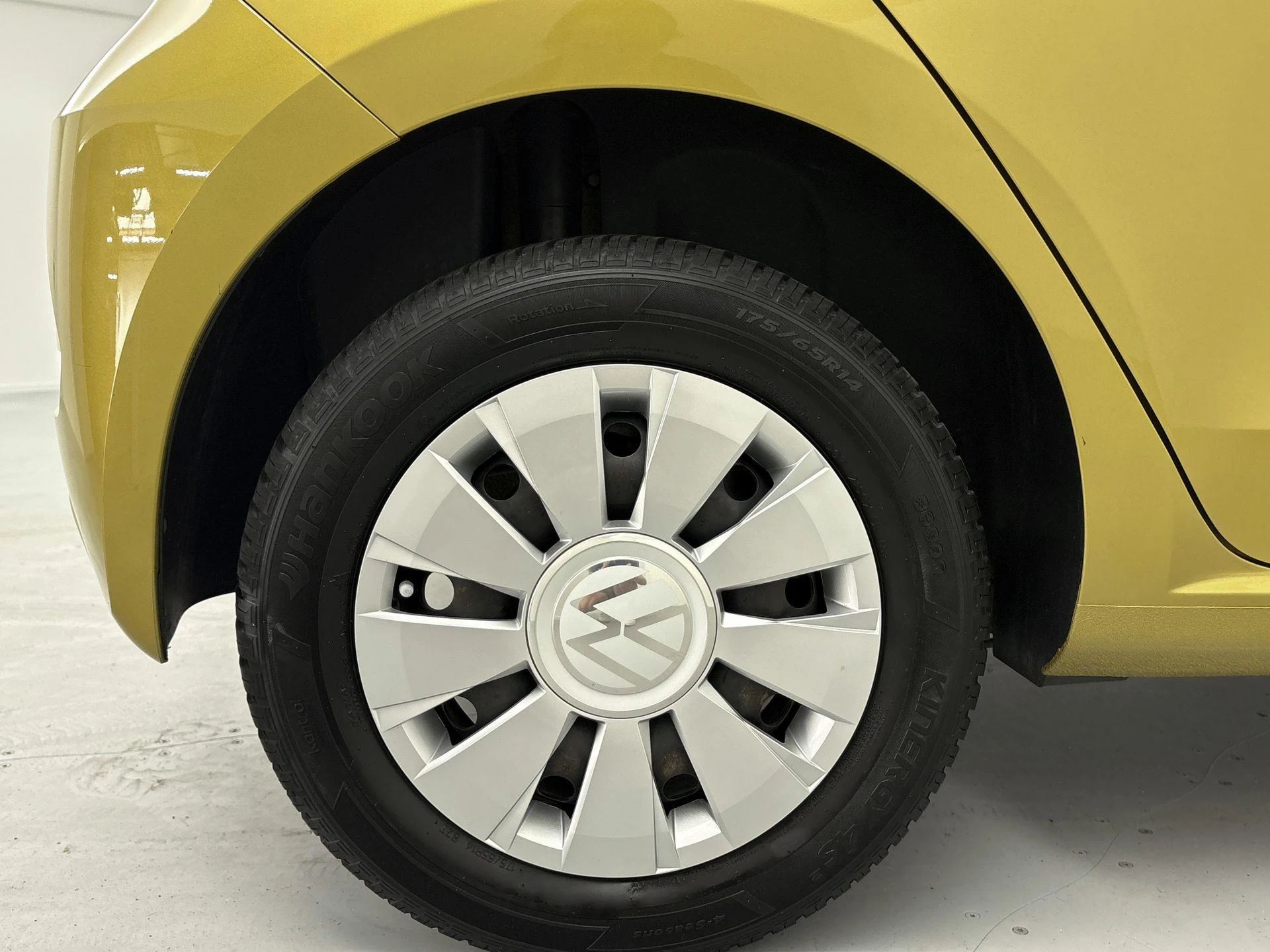 Volkswagen-up!-image-29