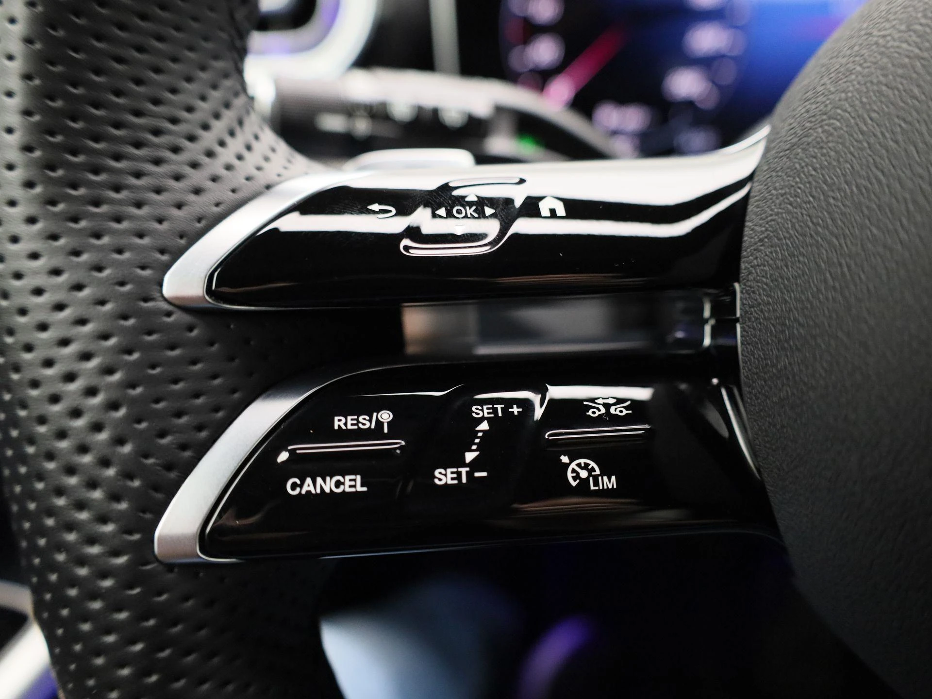 Mercedes-Benz-GLC-image-18