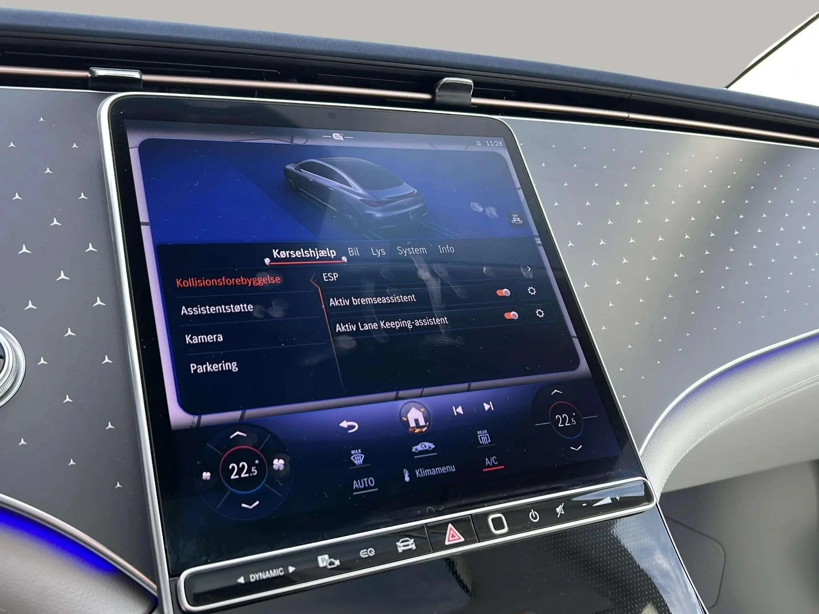 Mercedes-Benz-EQE-image-18