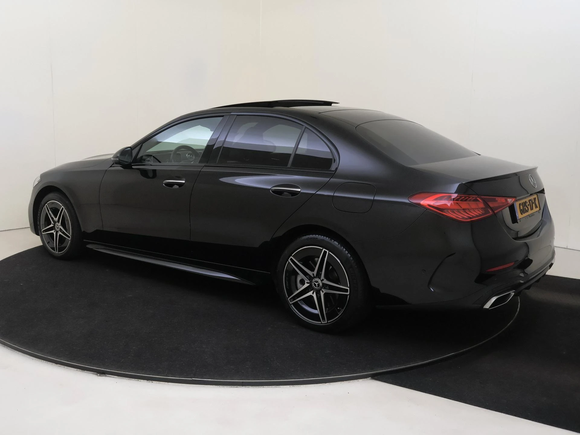 Mercedes-Benz-C-Klasse-image-2