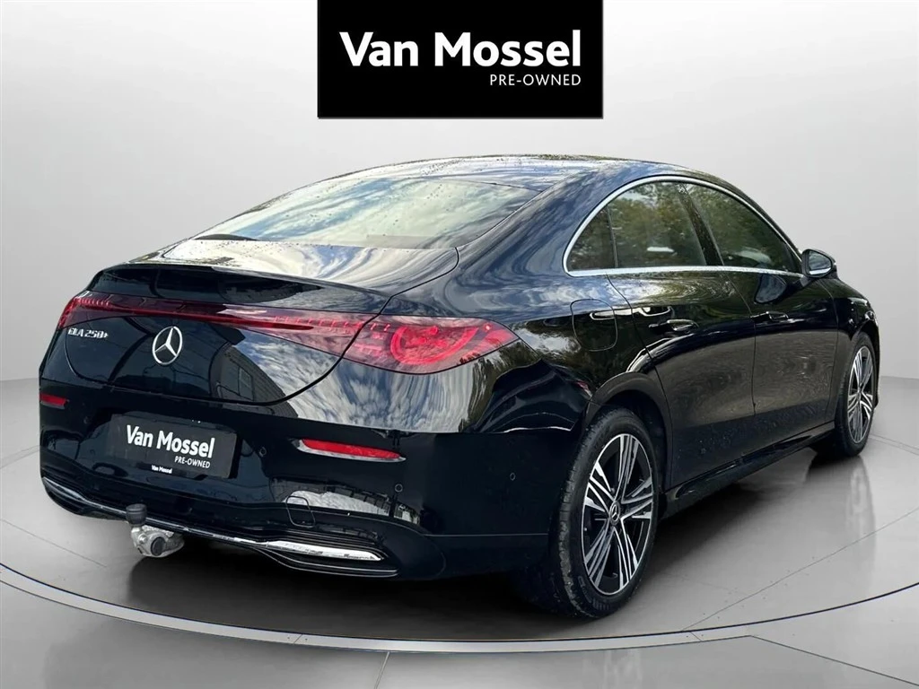 Mercedes-Benz-CLA-image-4