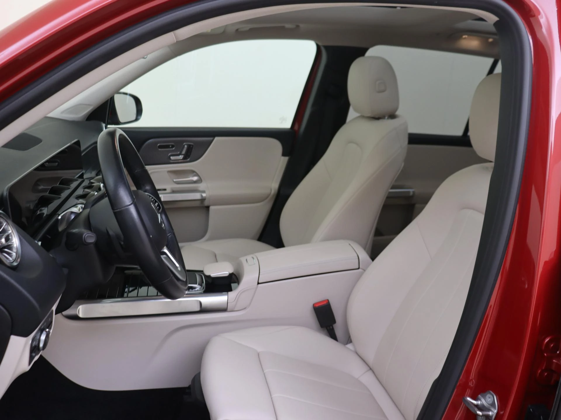 Mercedes-Benz-GLB-image-10