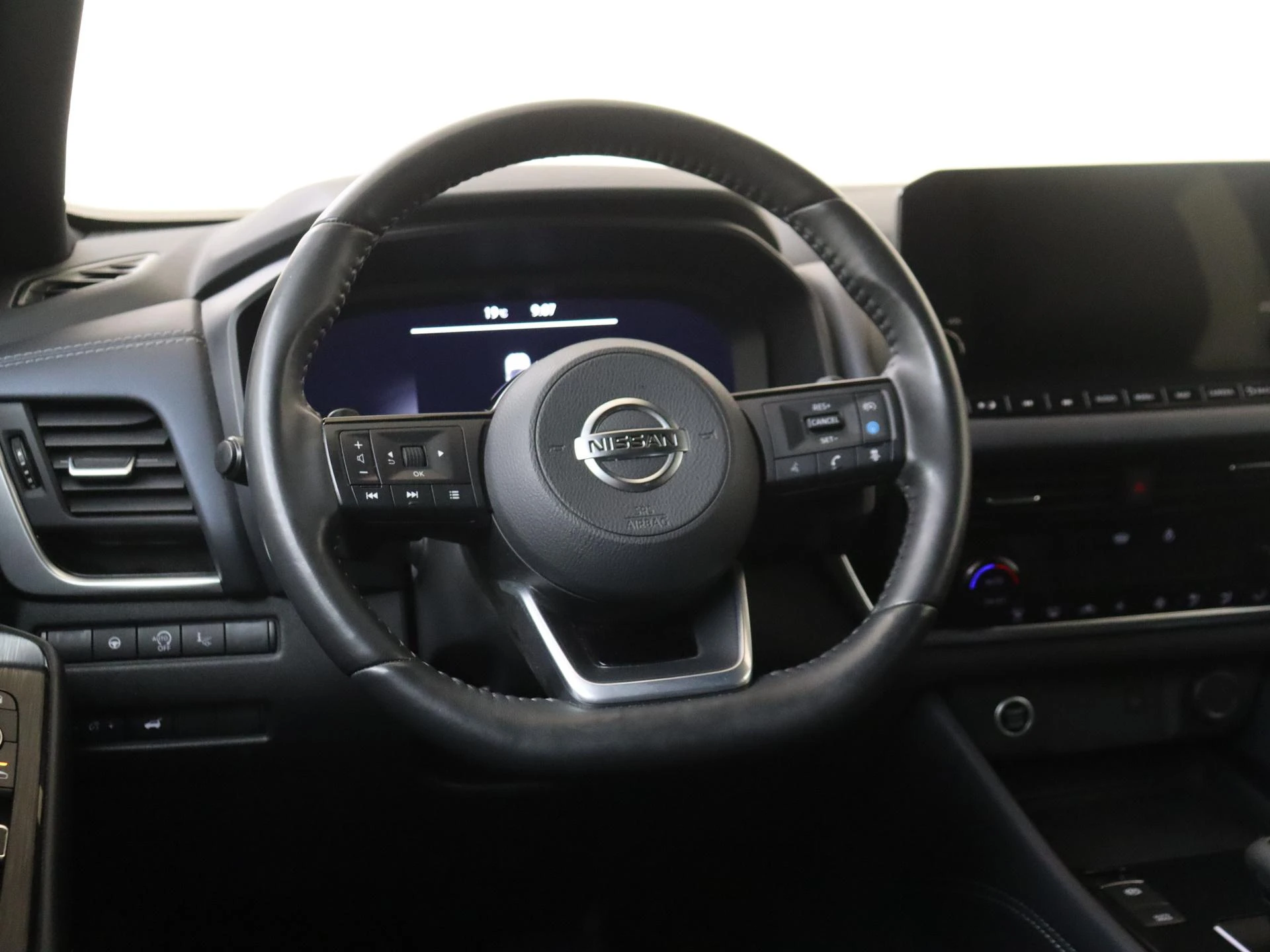 Nissan-QASHQAI-image-9