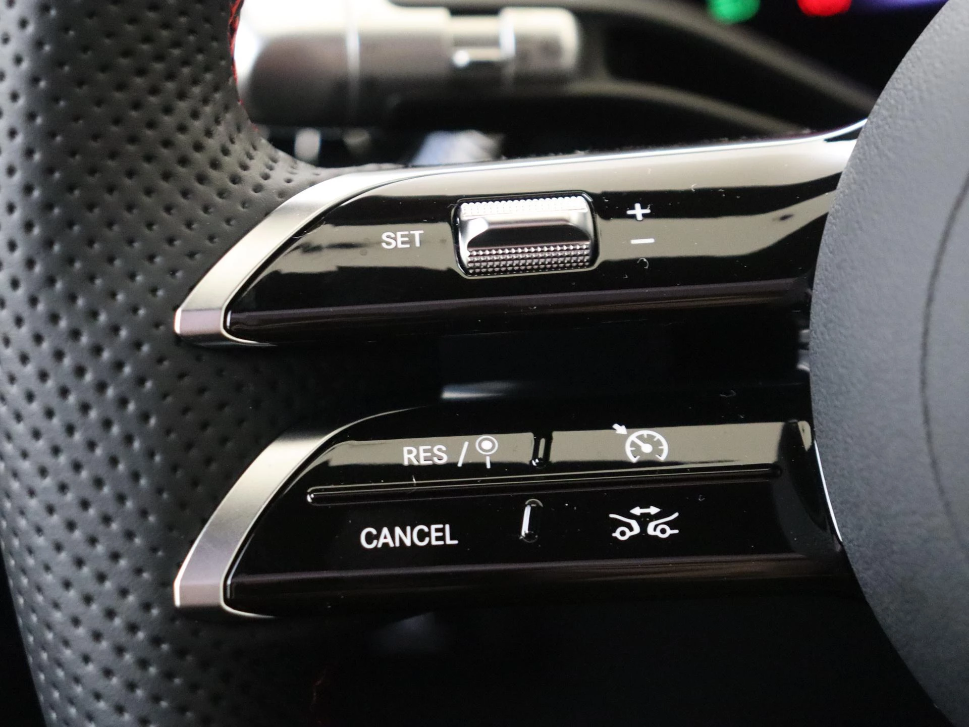 Mercedes-Benz-CLA-image-14