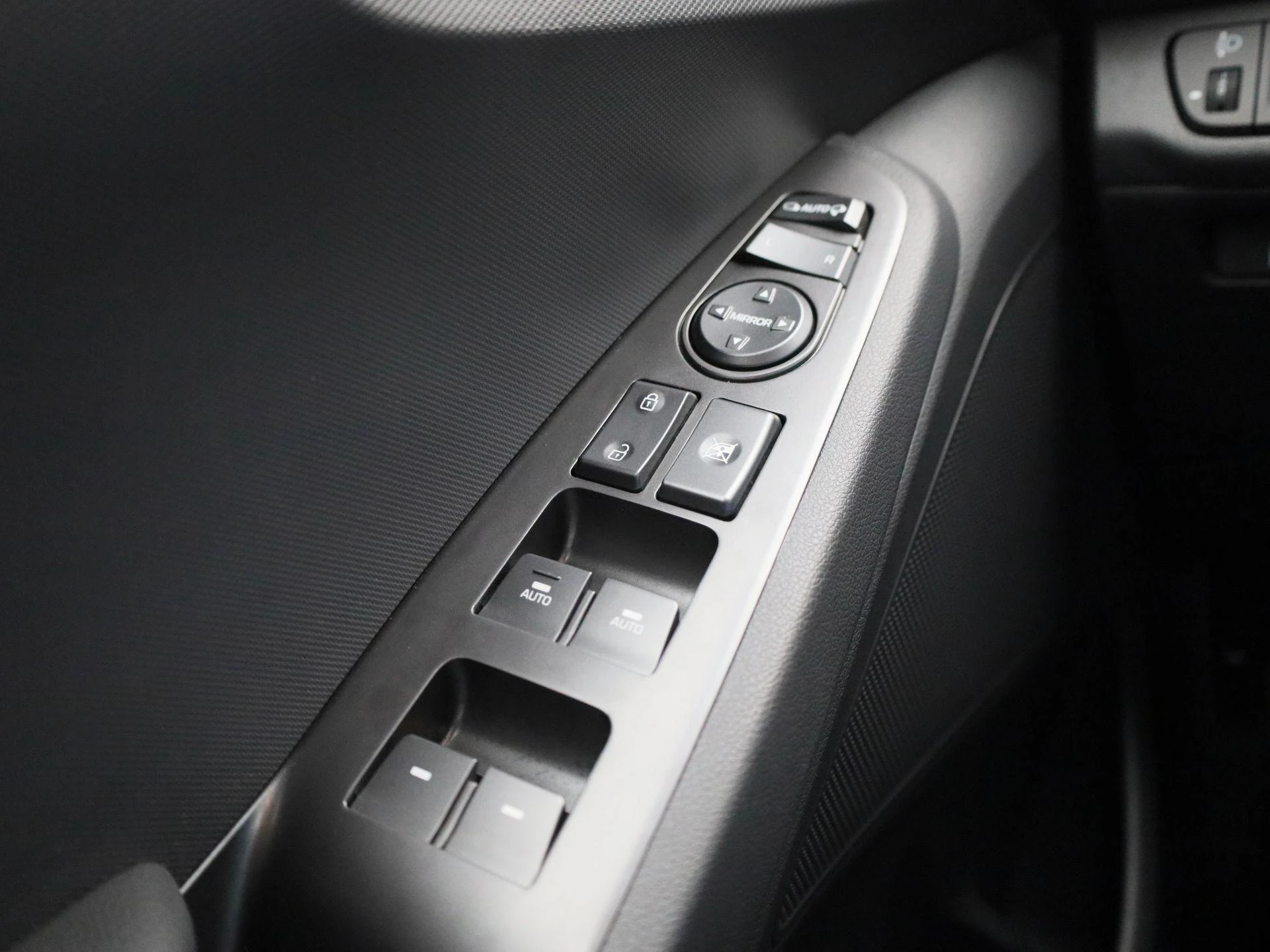 Hyundai-IONIQ-image-28