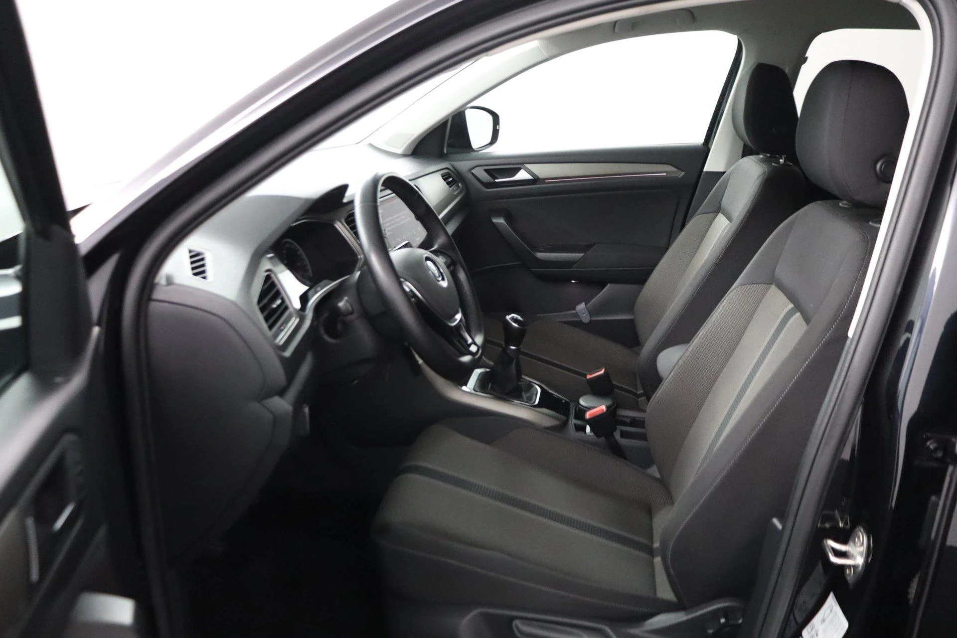 Volkswagen-T-Roc-image-14