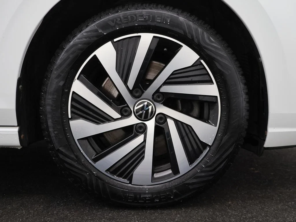 Volkswagen-Golf-image-7