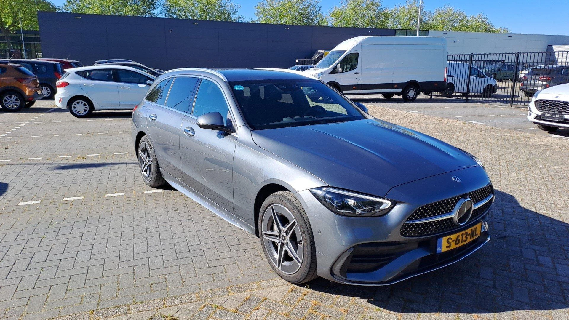 Mercedes-Benz-C-Klasse-image-5