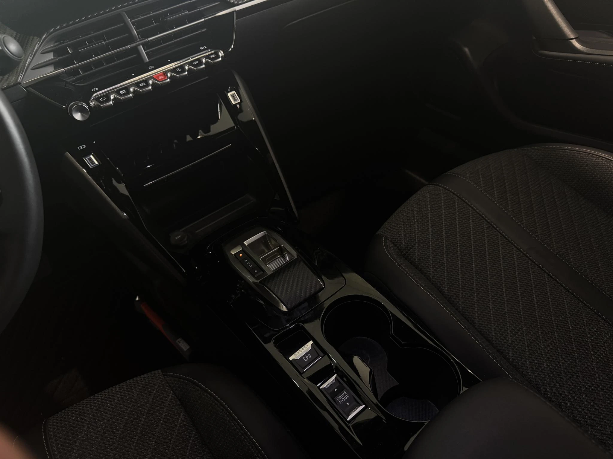 Peugeot e-2008 EV Allure Avantage 54 kWh