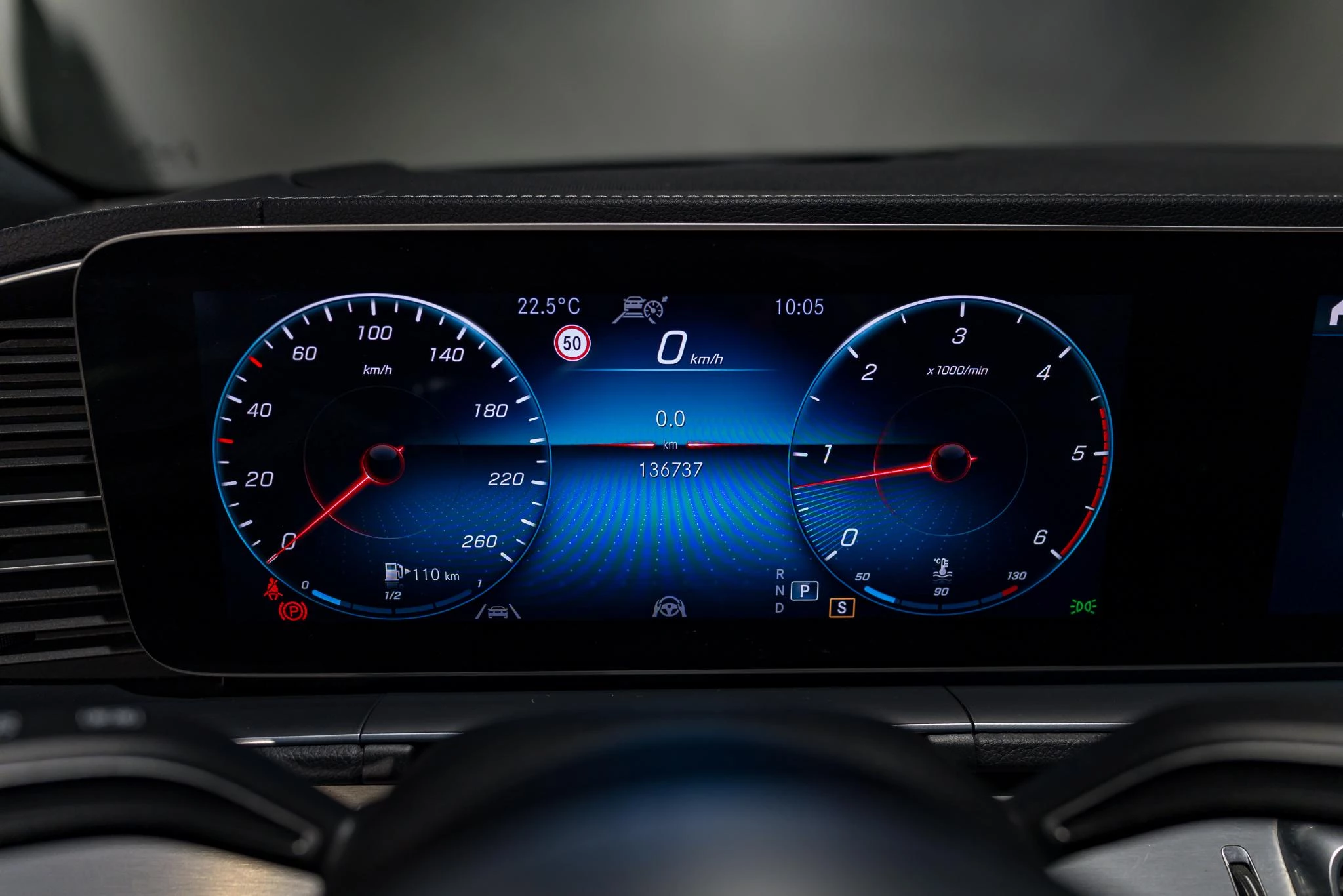 Mercedes-Benz-GLS-image-12