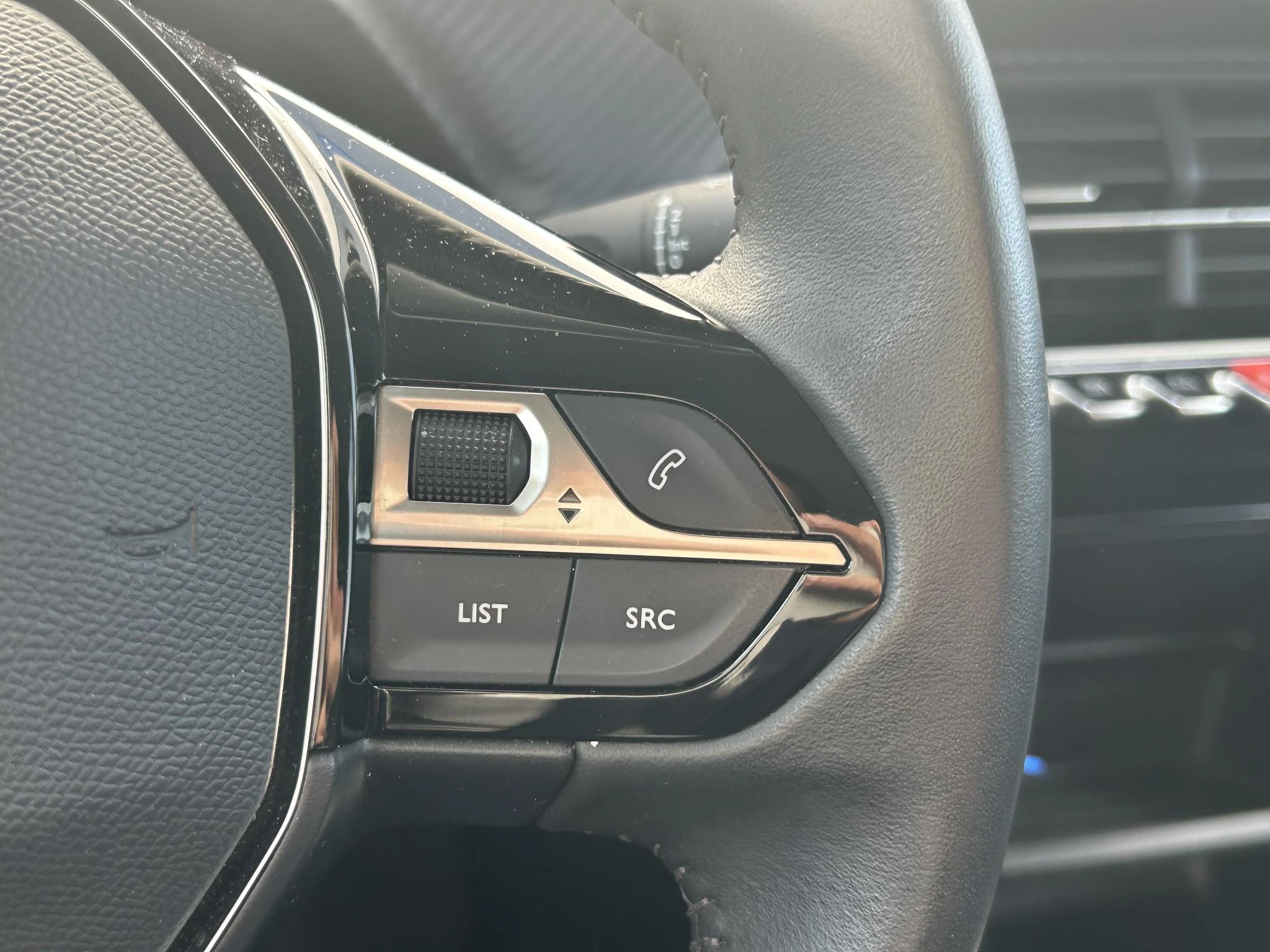 Peugeot-208-image-12