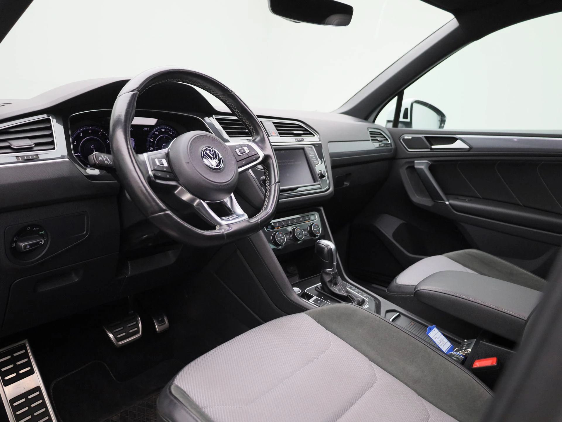 Volkswagen-Tiguan-image-32