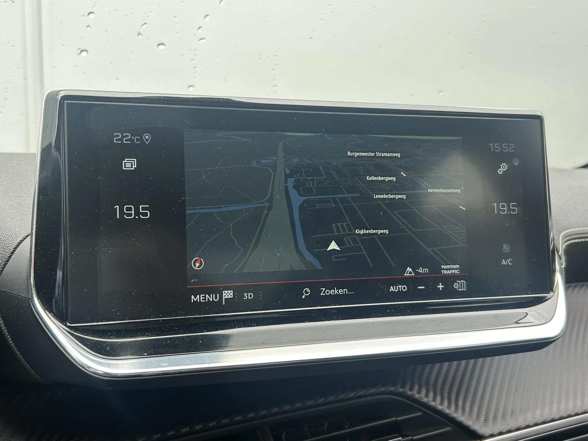 Peugeot-208-image-12