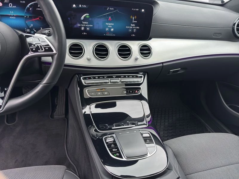 Mercedes-Benz E-Klasse 400 T d 4M AMG PANO HUD 360 DISTRO STANDHZG AMG LineW213 E 400 T d 4M AMG PANO HUD 360 DISTRO STANDHZG AMG Line