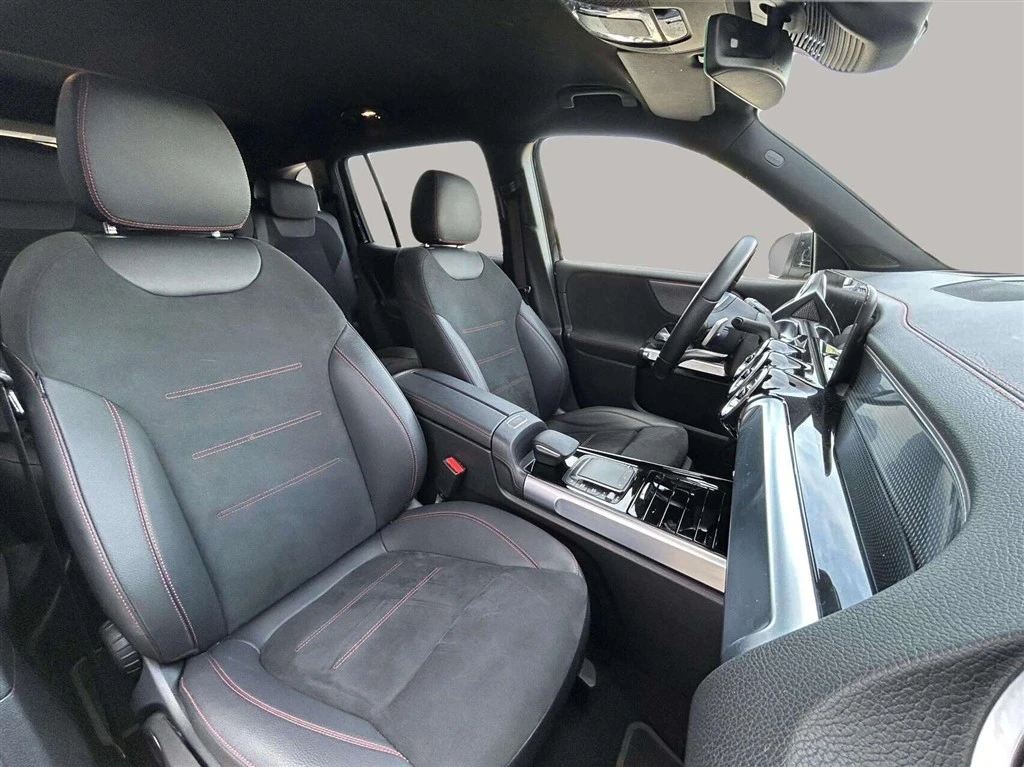 Mercedes-Benz-EQB-image-19