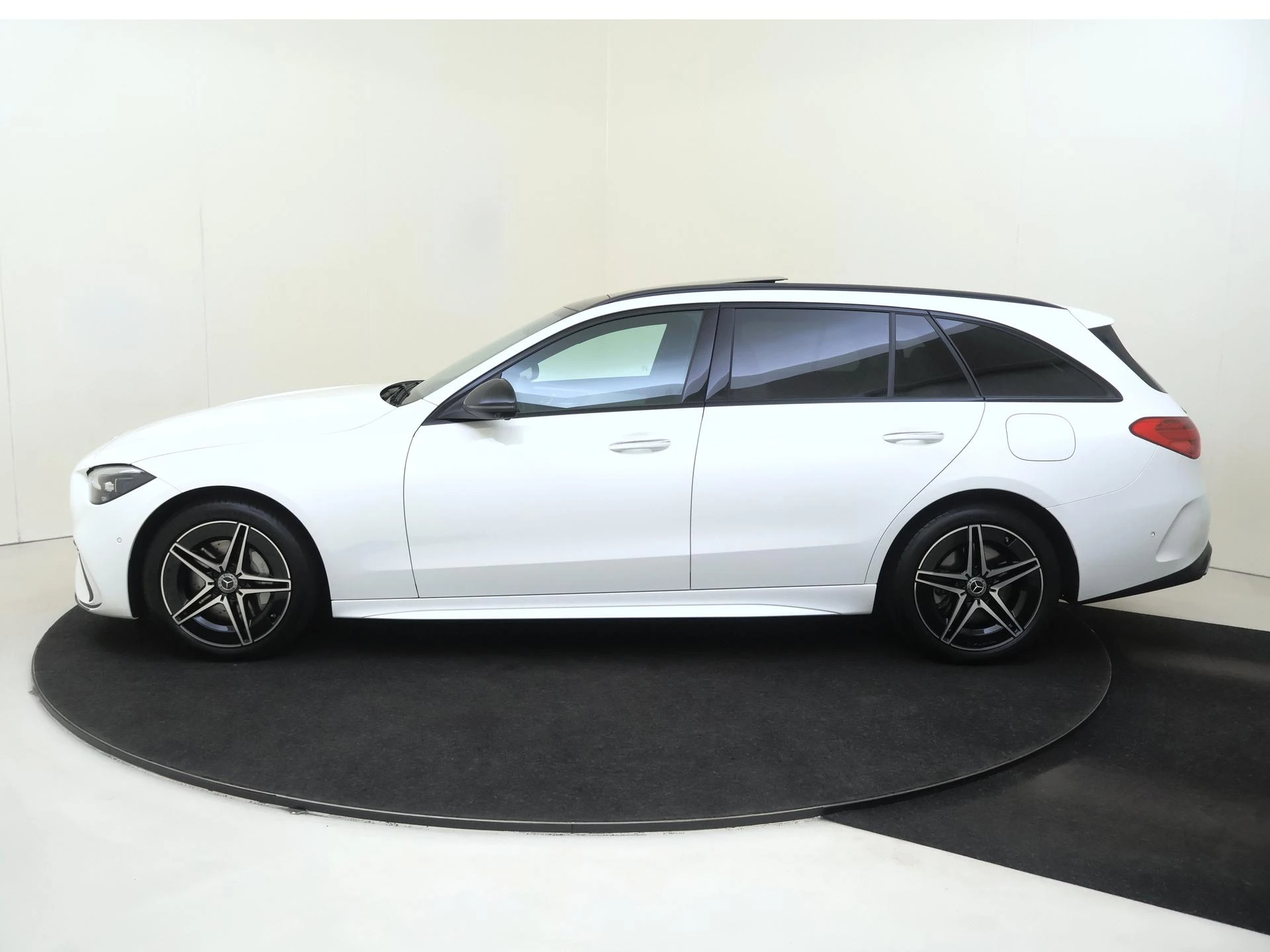 Mercedes-Benz-C-Klasse-image-7
