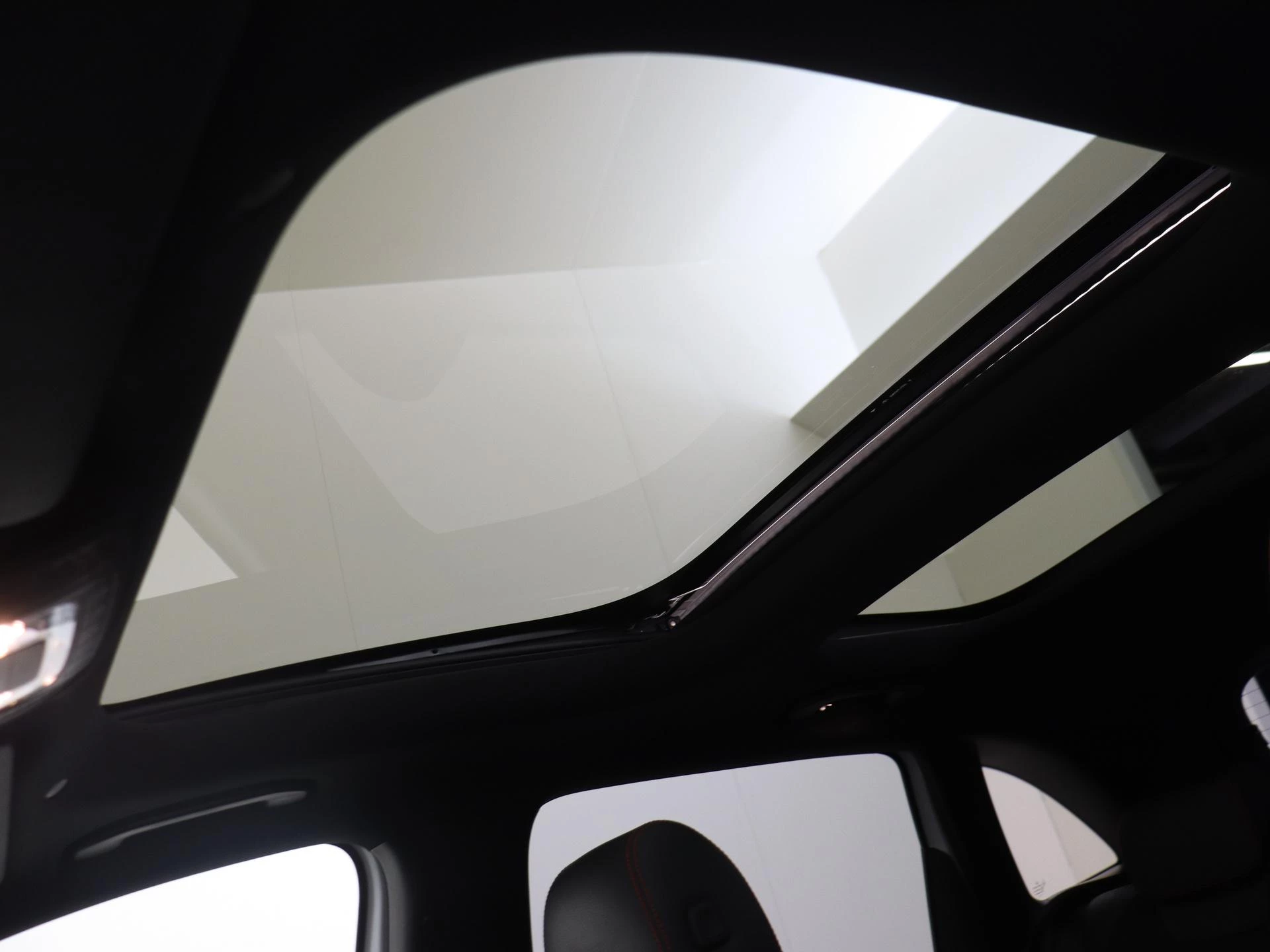 Mercedes-Benz-B-Klasse-image-26