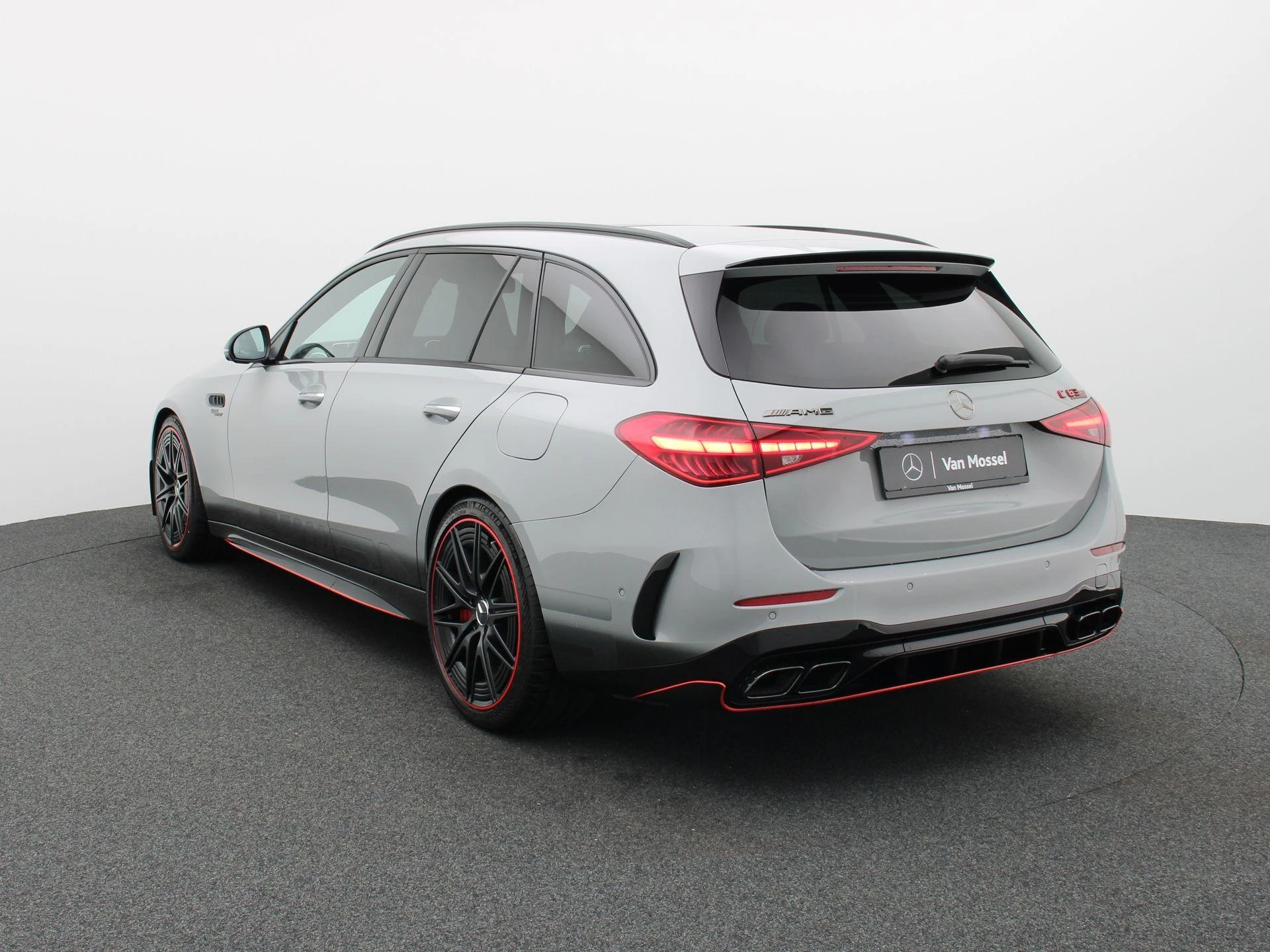 Mercedes-Benz-C-Klasse-image-1