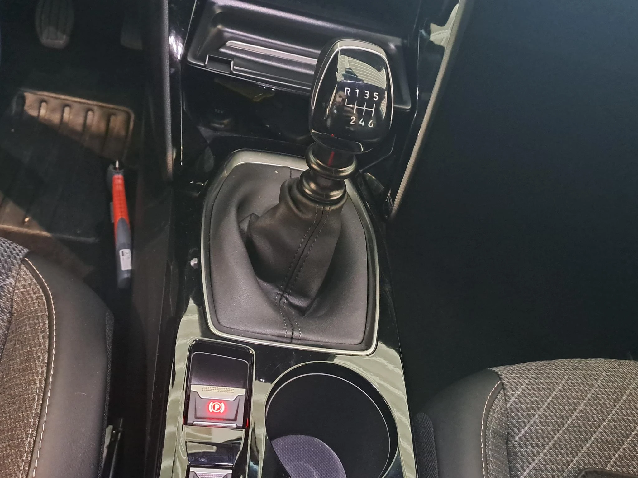 Peugeot-2008-image-18