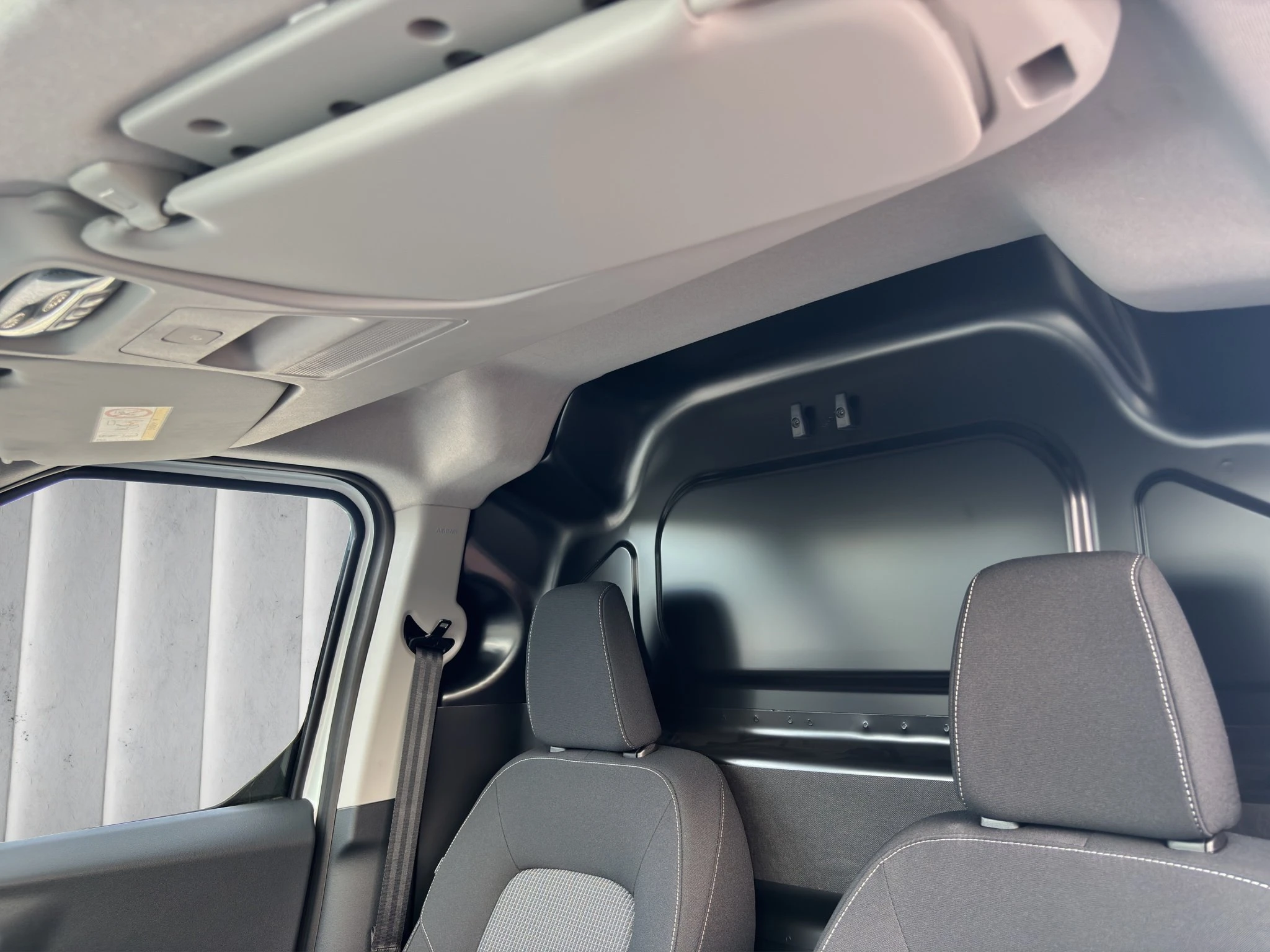 Ford-Transit Courier-image-15