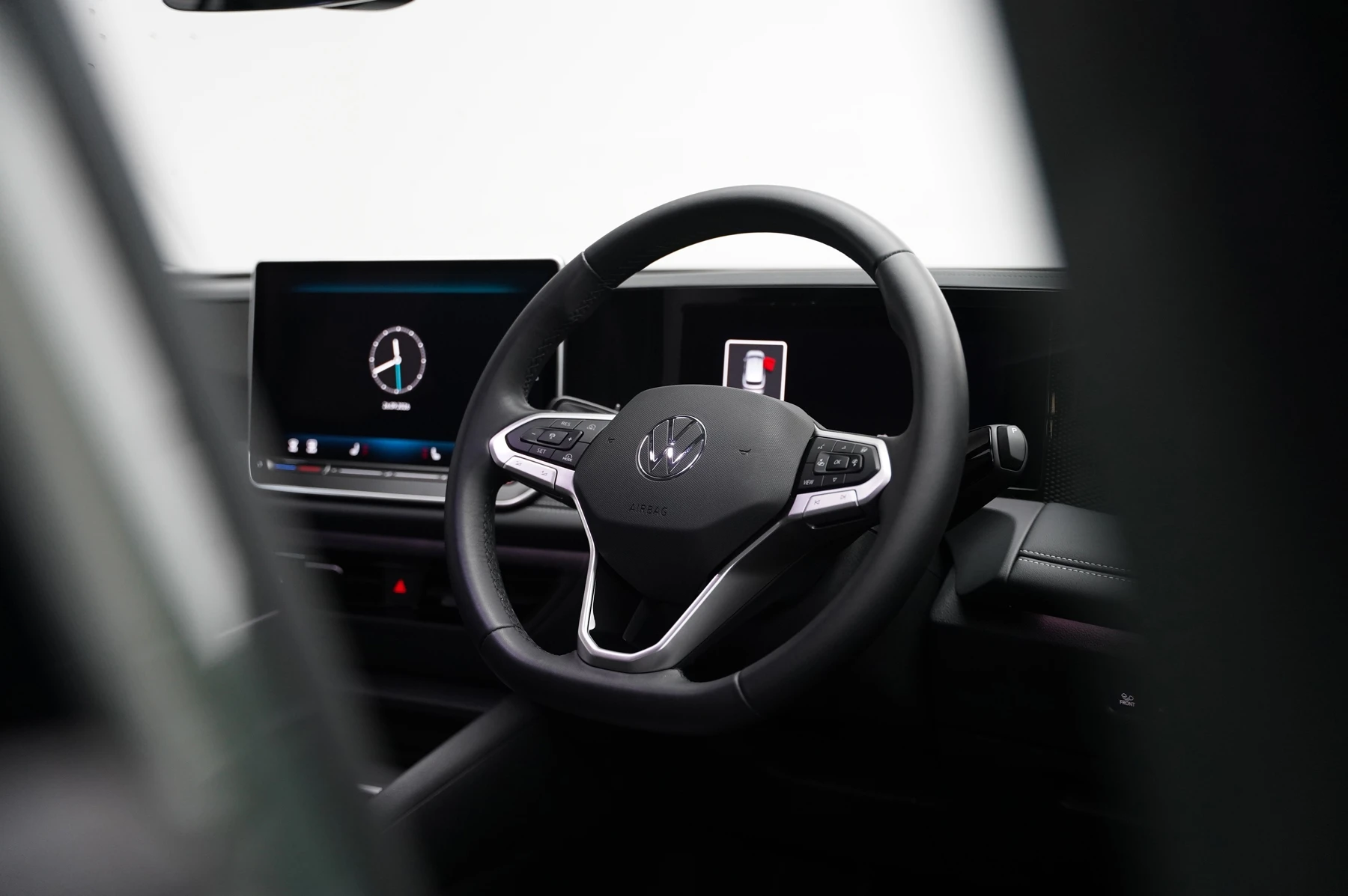 Volkswagen-Tiguan-image-16
