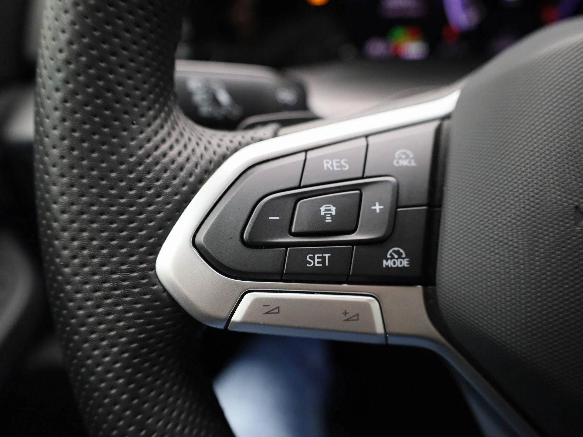Volkswagen-Golf-image-22