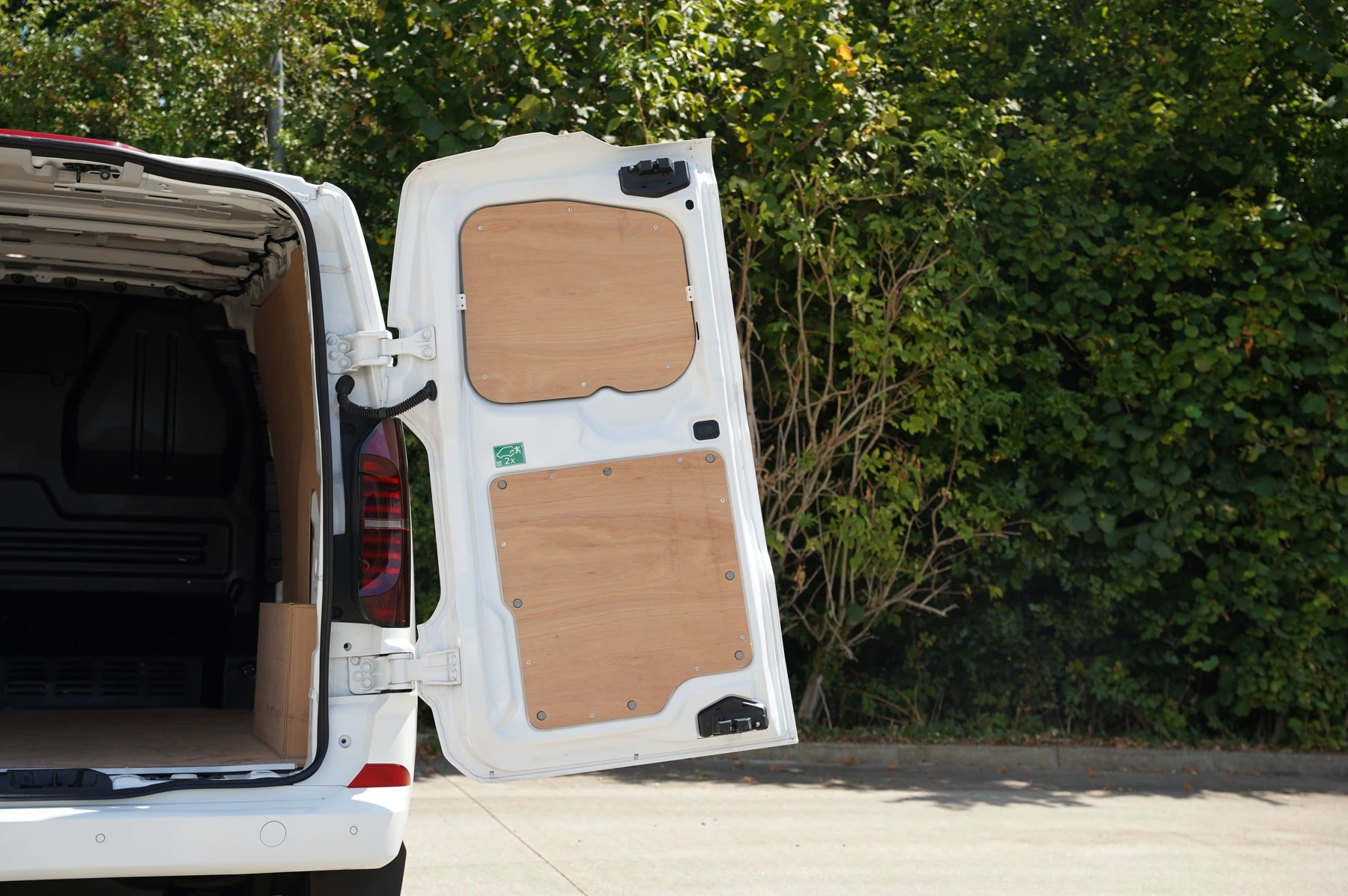 Volkswagen-Transporter-image-29