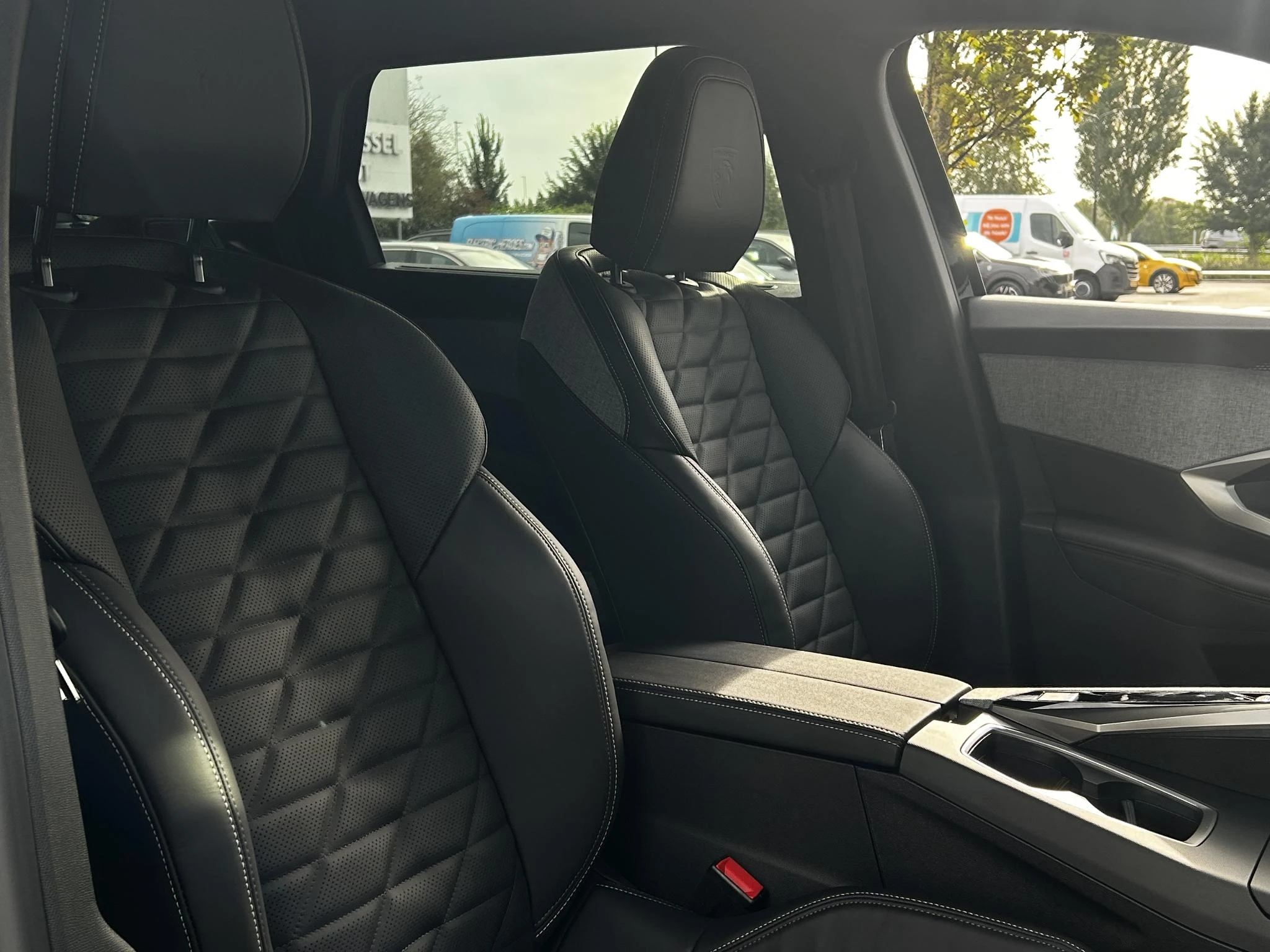 Peugeot-e-5008-image-28