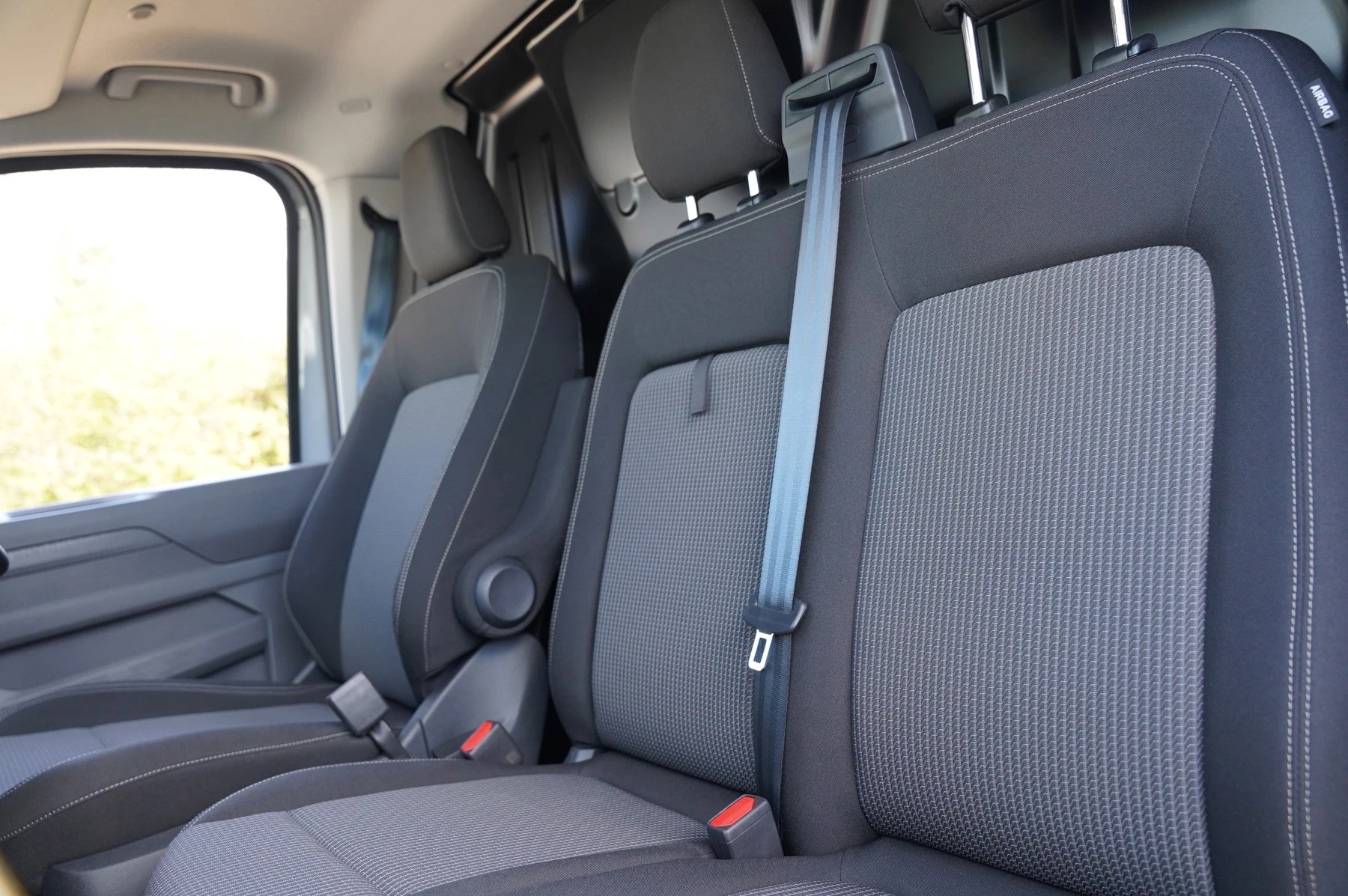 Volkswagen-Transporter-image-28
