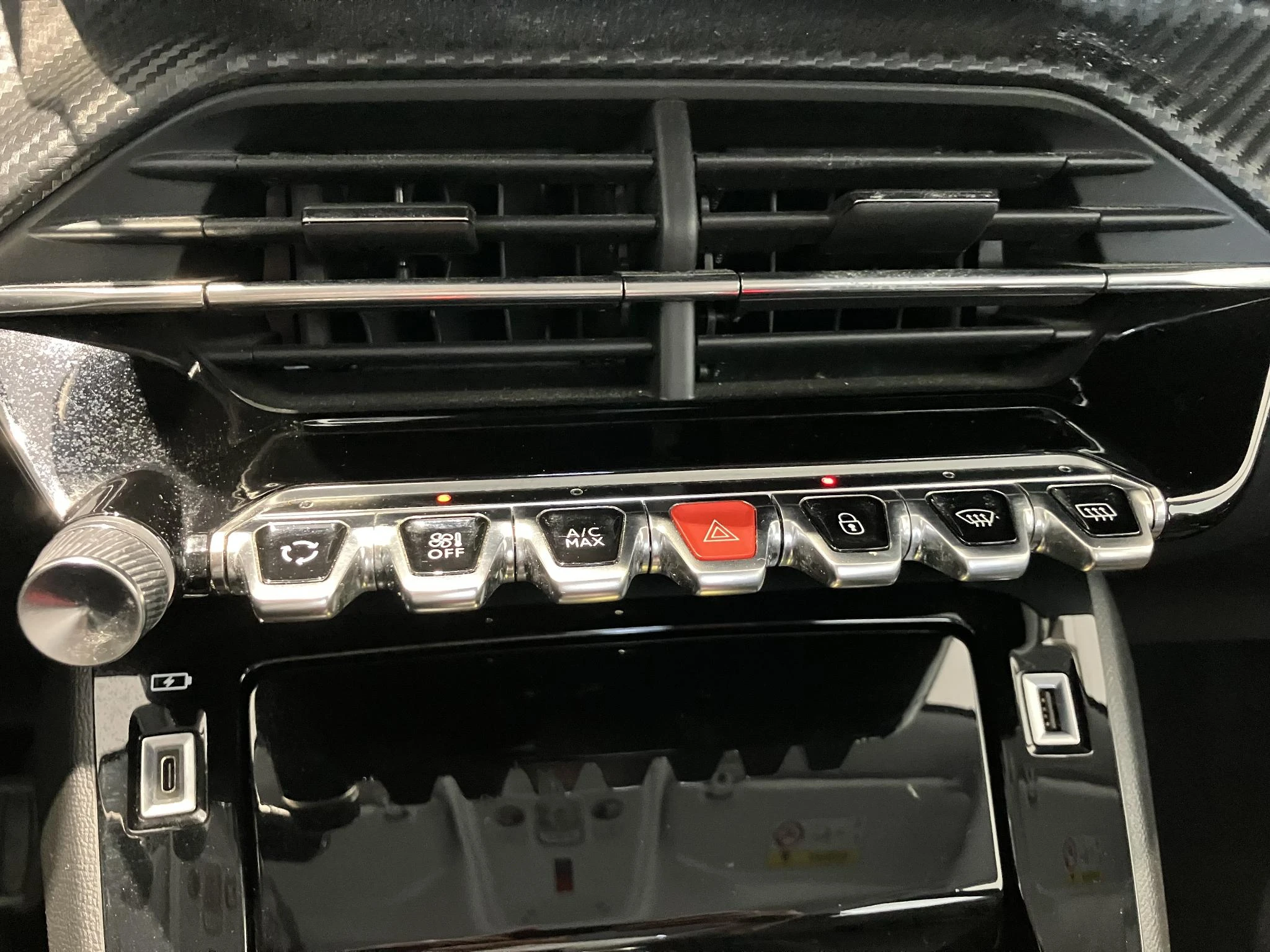 Peugeot-e-208-image-23