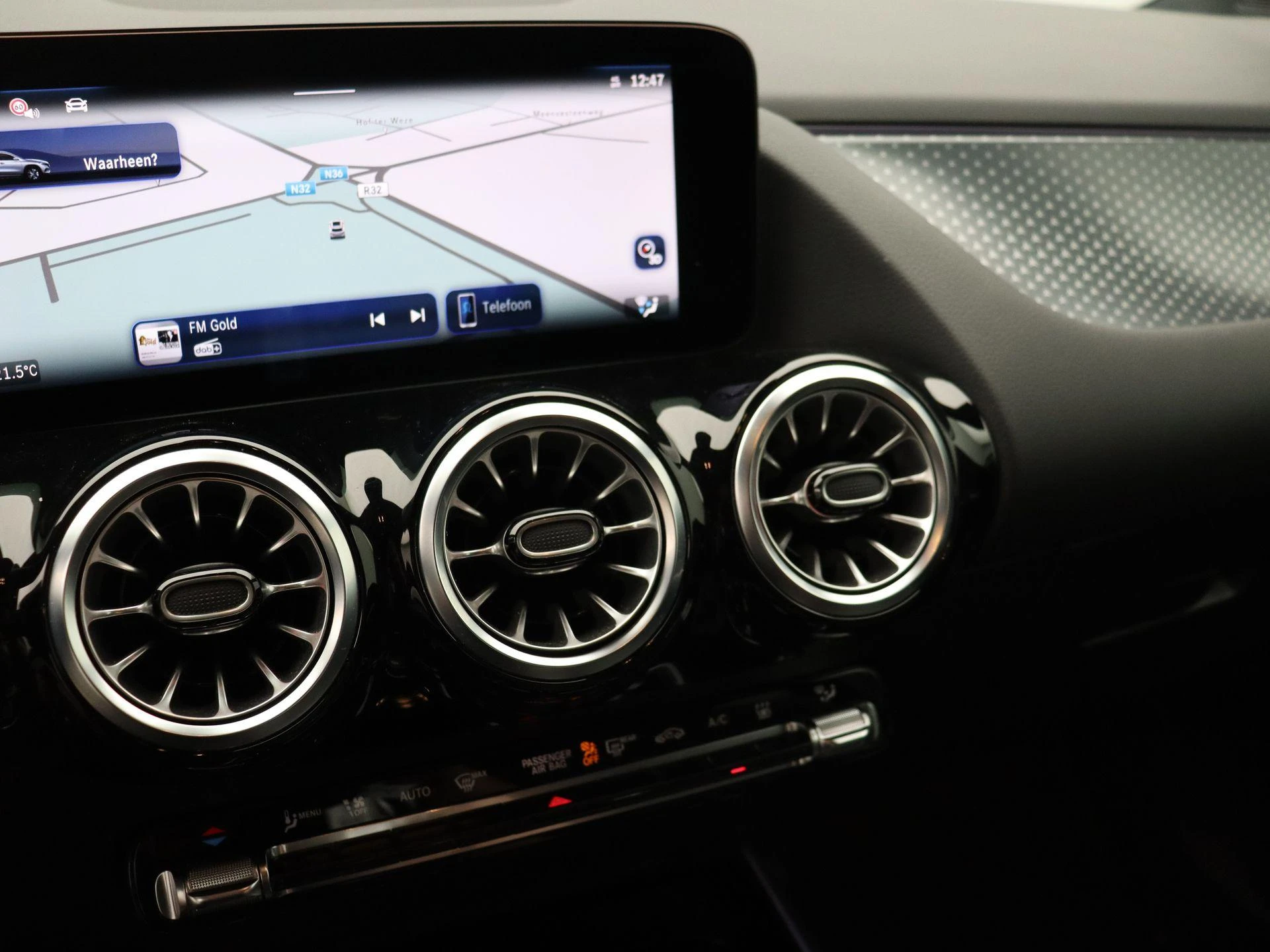 Mercedes-Benz-EQA-image-14