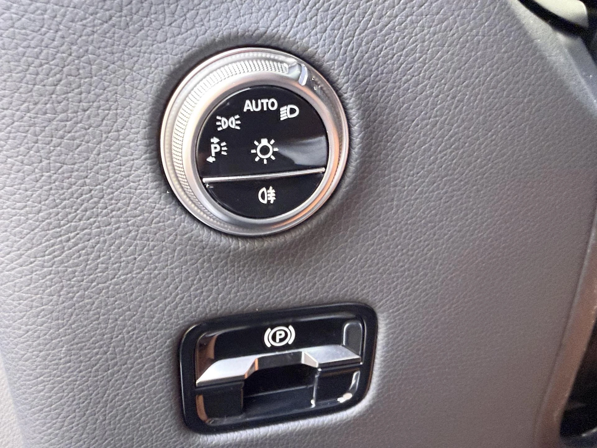 Mercedes-Benz-GLC-image-24