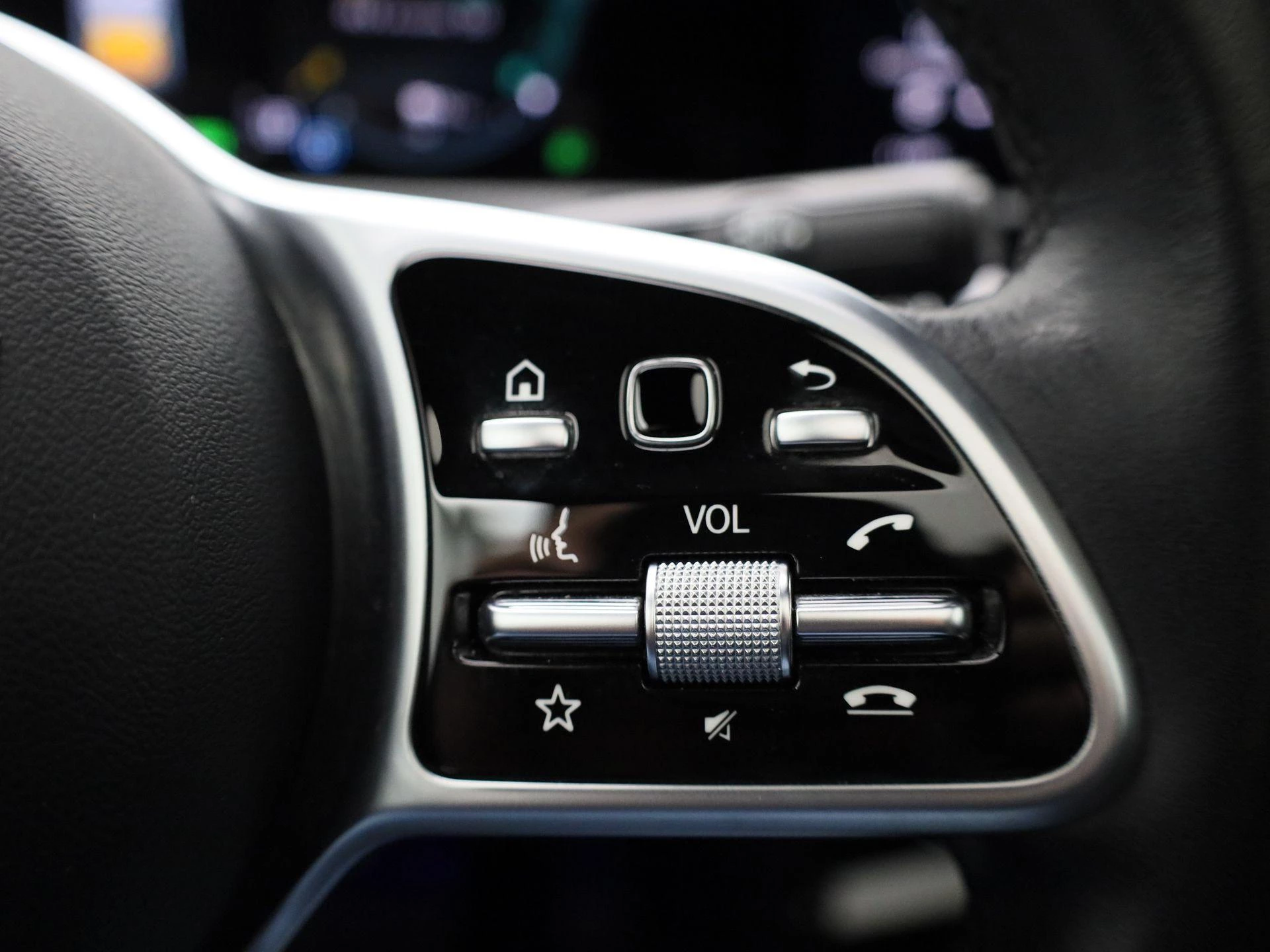 Mercedes-Benz-CLA-image-20