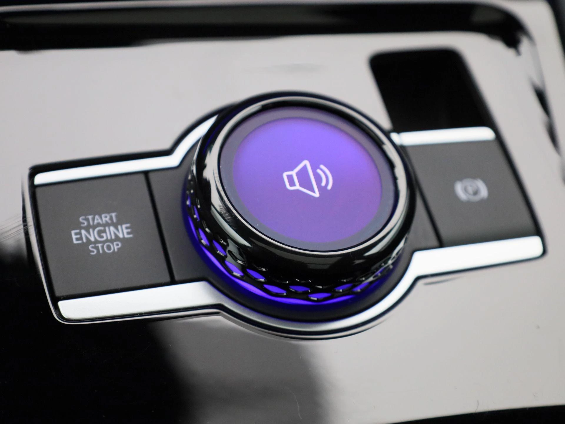 Volkswagen-Tiguan-image-28