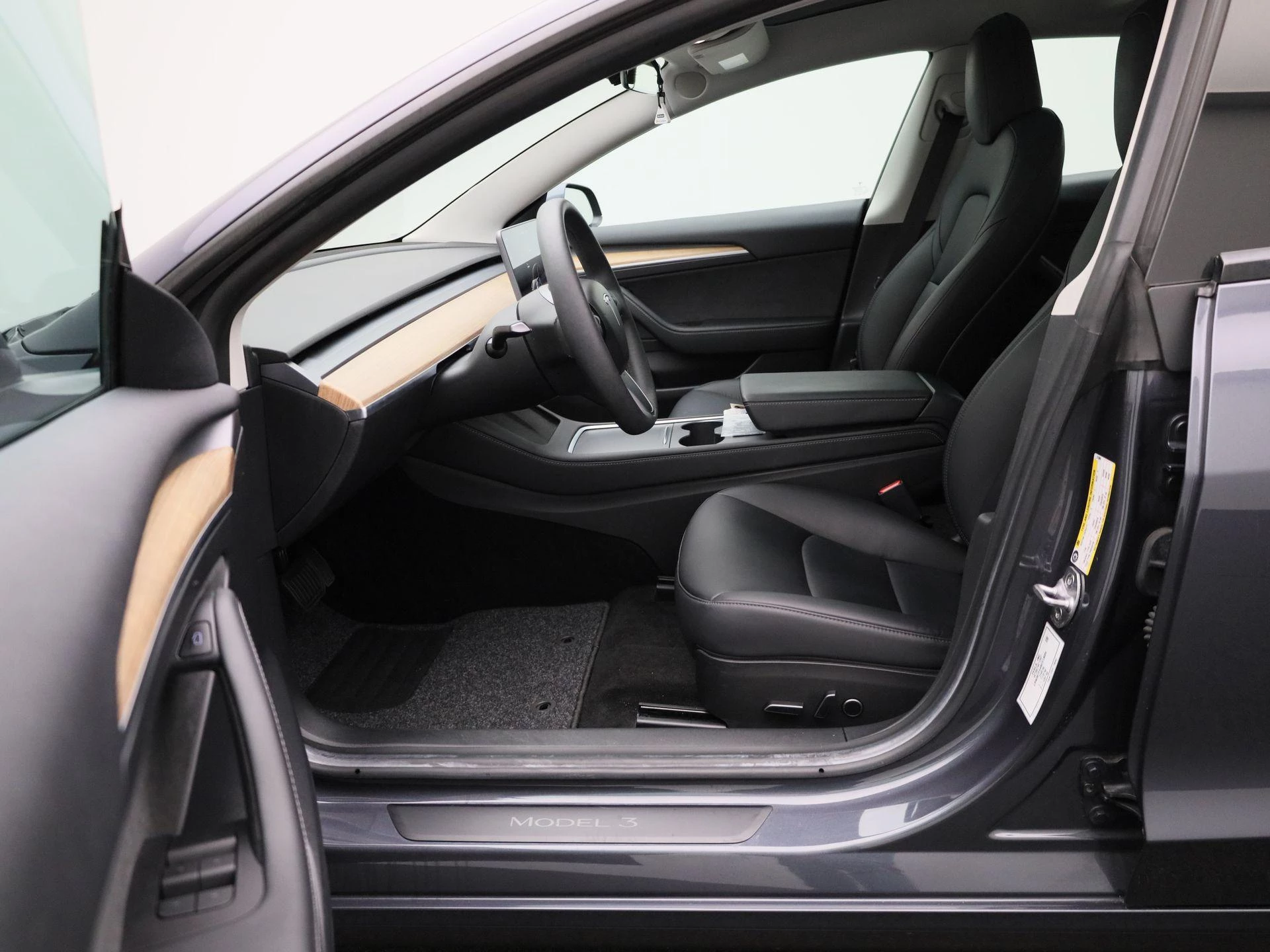 Tesla-Model 3-image-8