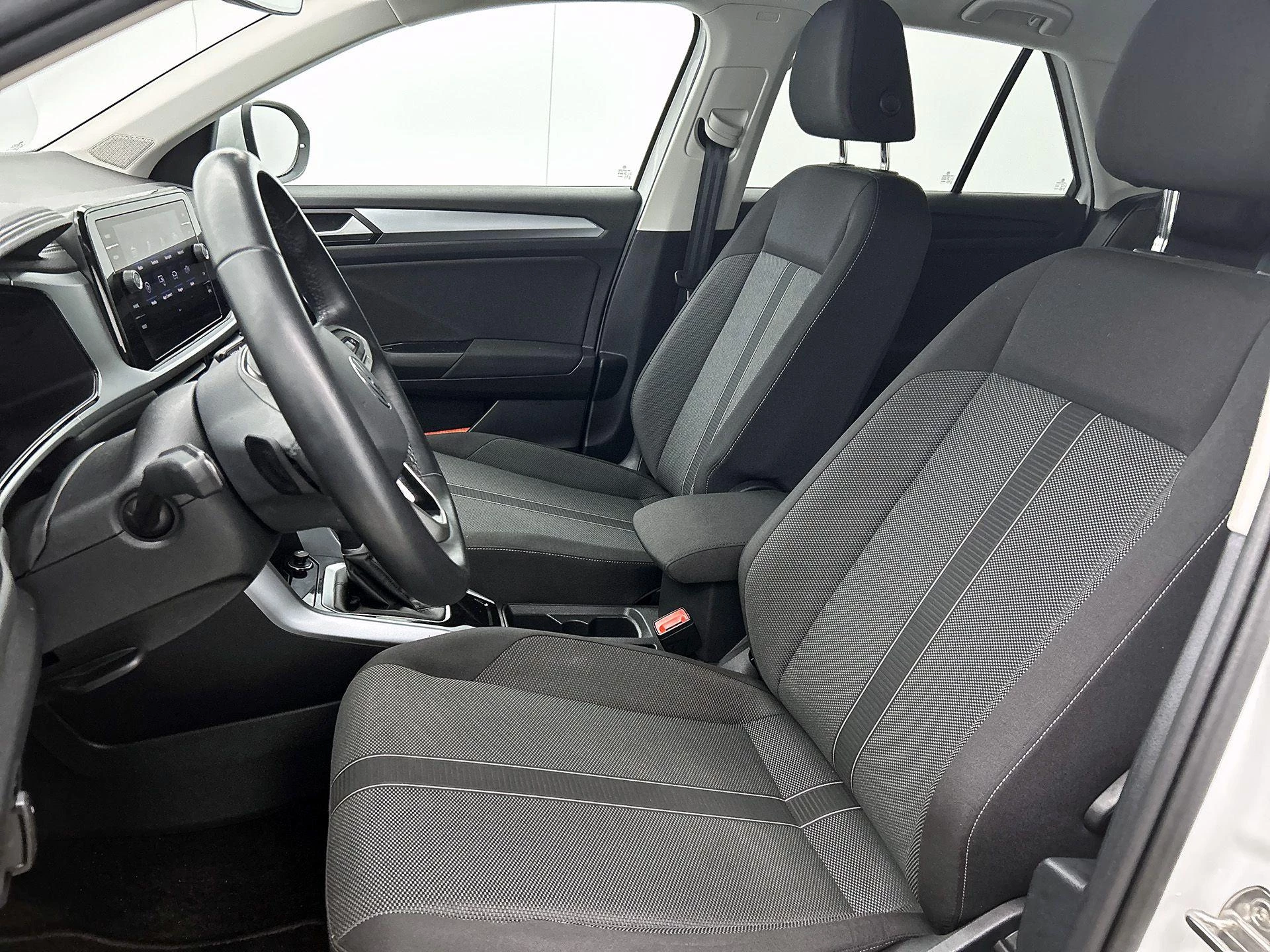 Volkswagen-T-Roc-image-37