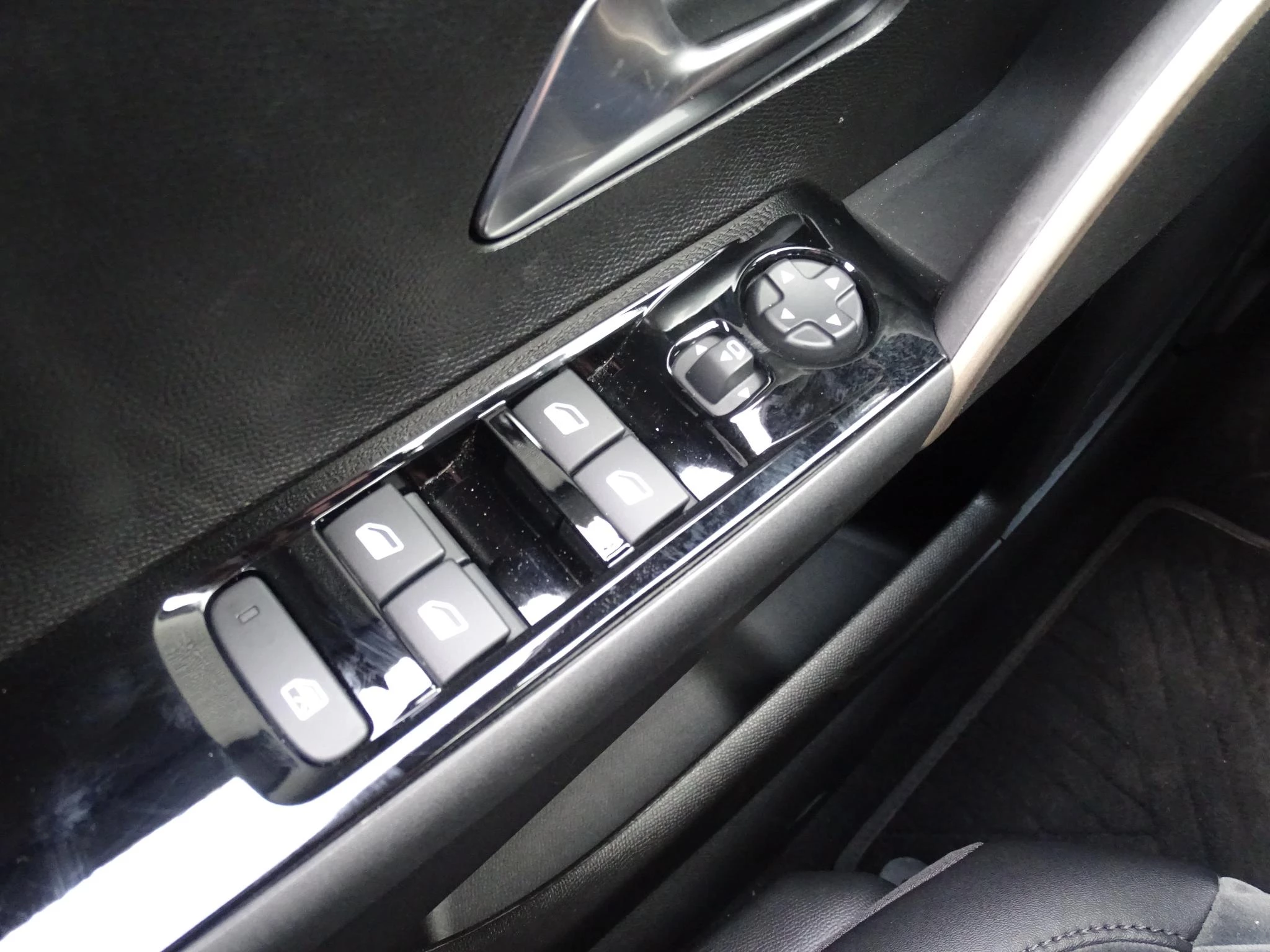 Lancia-Ypsilon-image-26