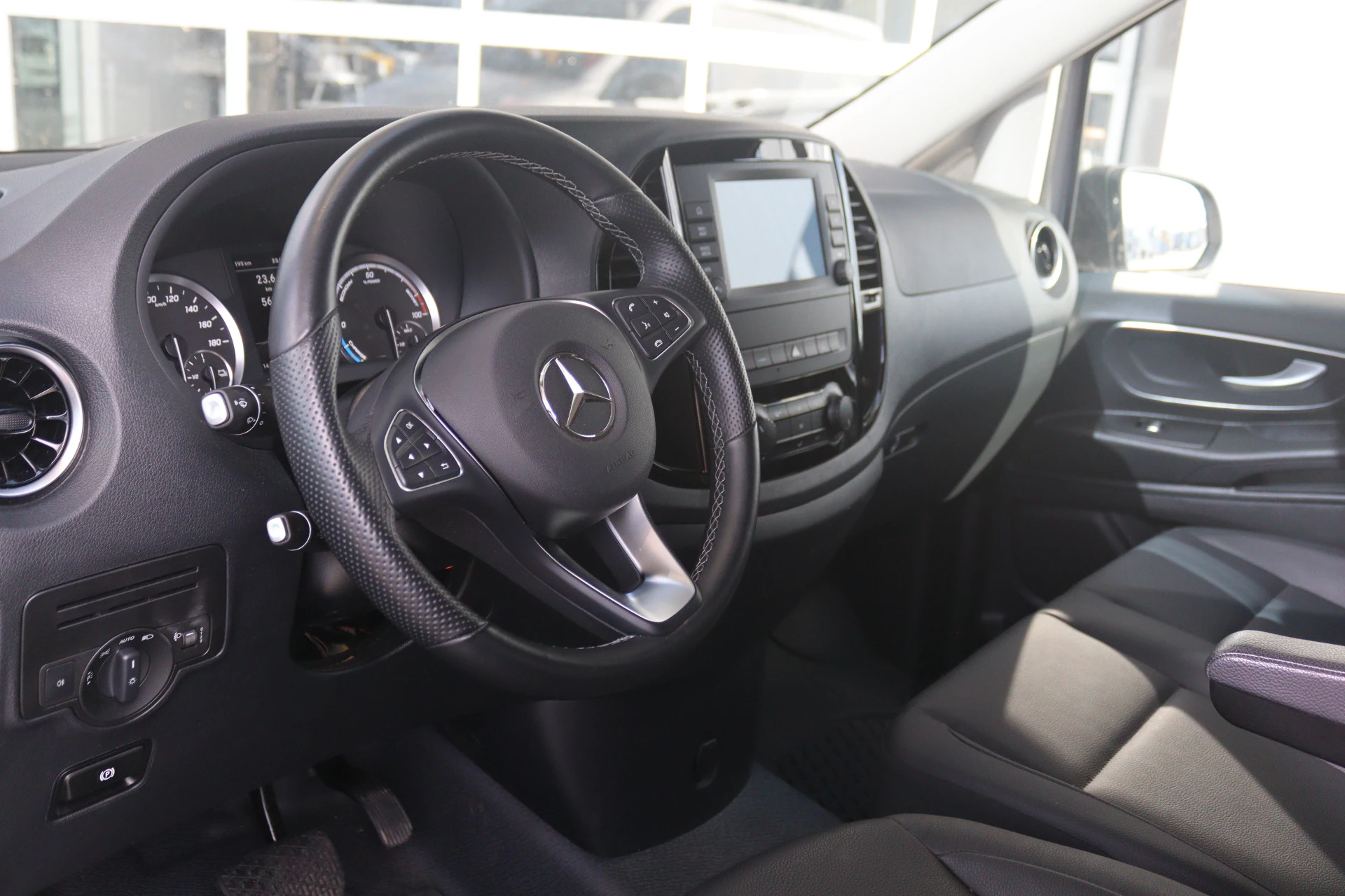 Mercedes-Benz-eVito-image-3