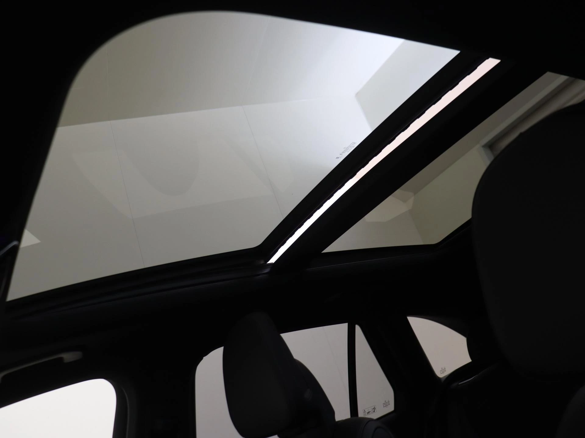 Mercedes-Benz-GLC-image-28