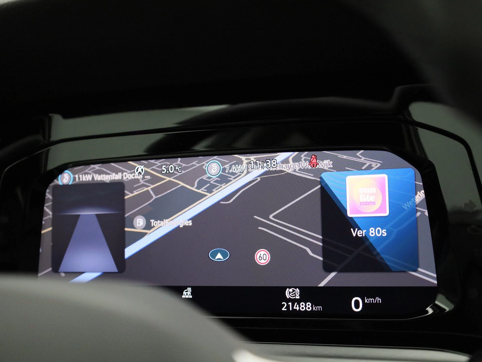 Volkswagen-Golf-image-27