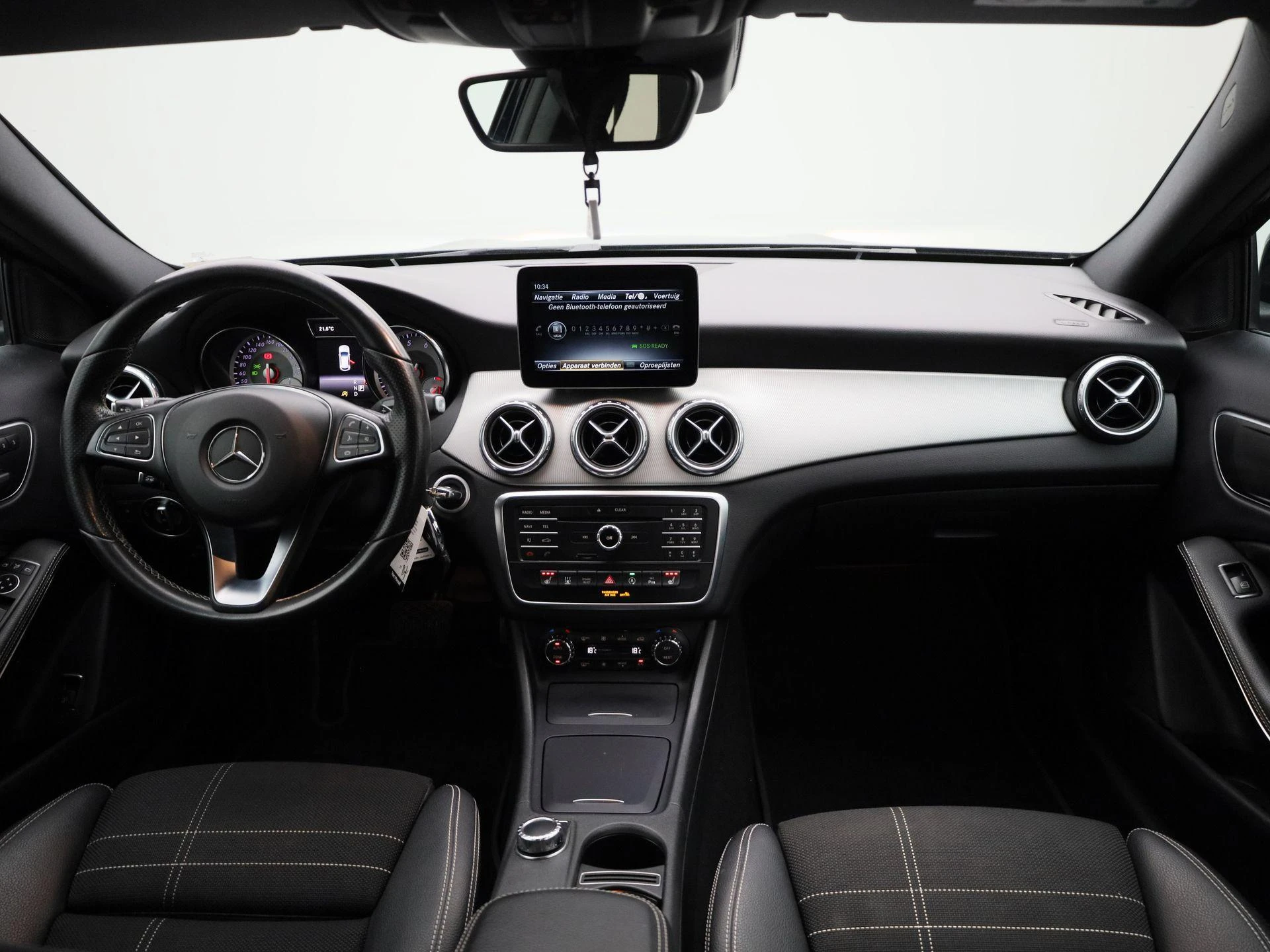 Mercedes-Benz-GLA-image-36