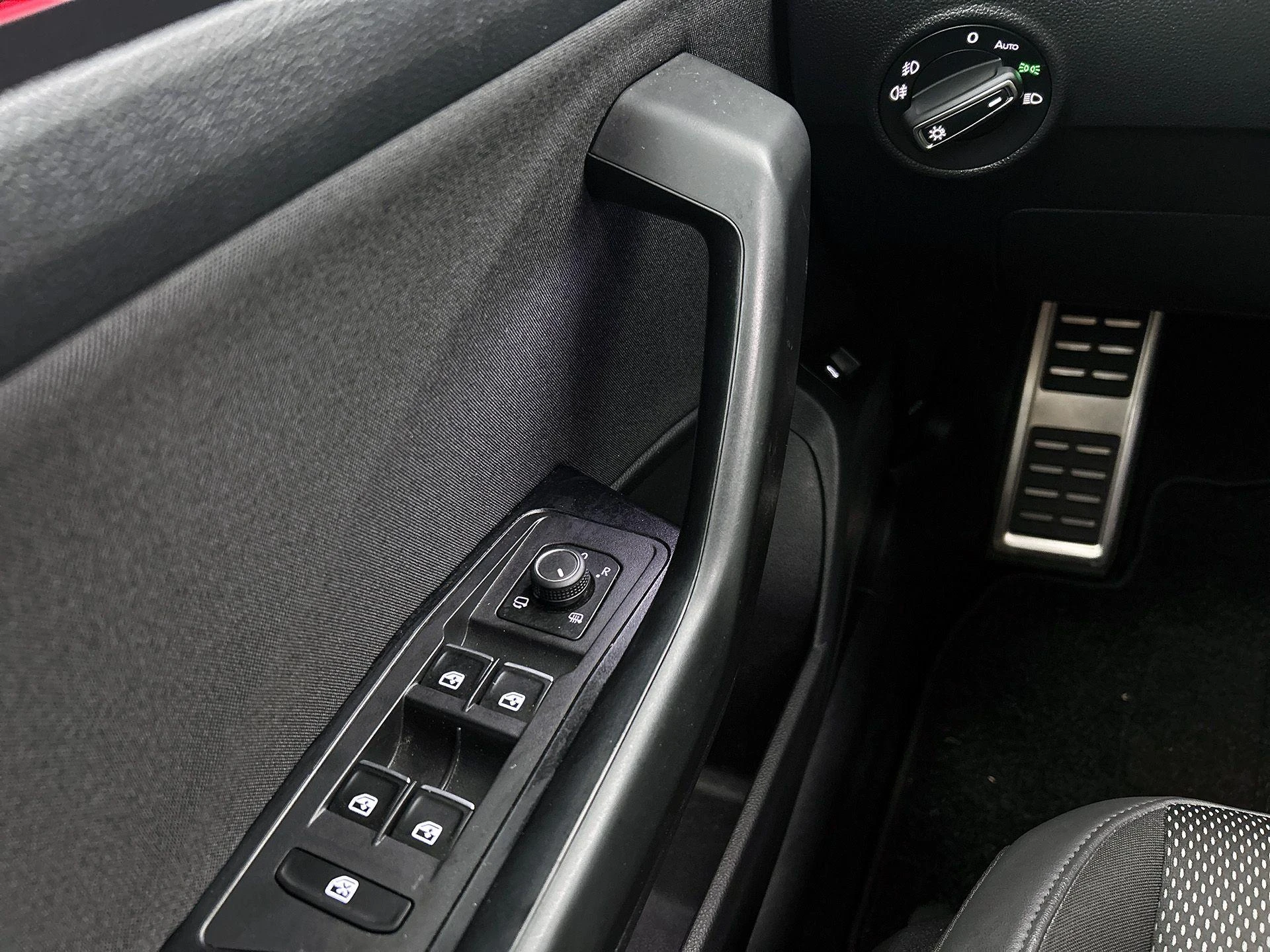 Volkswagen-T-Roc-image-35