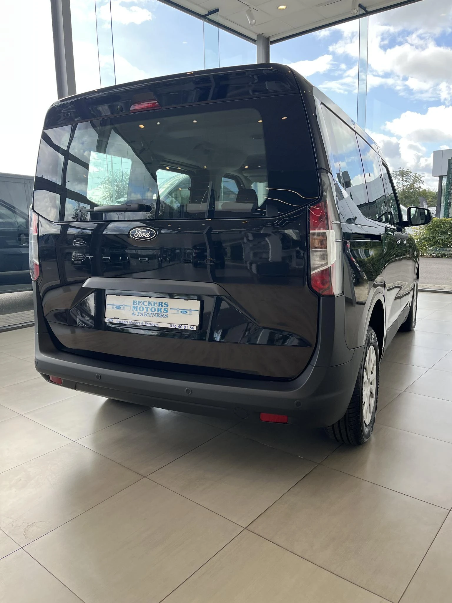 Ford-Tourneo Courier-image-4