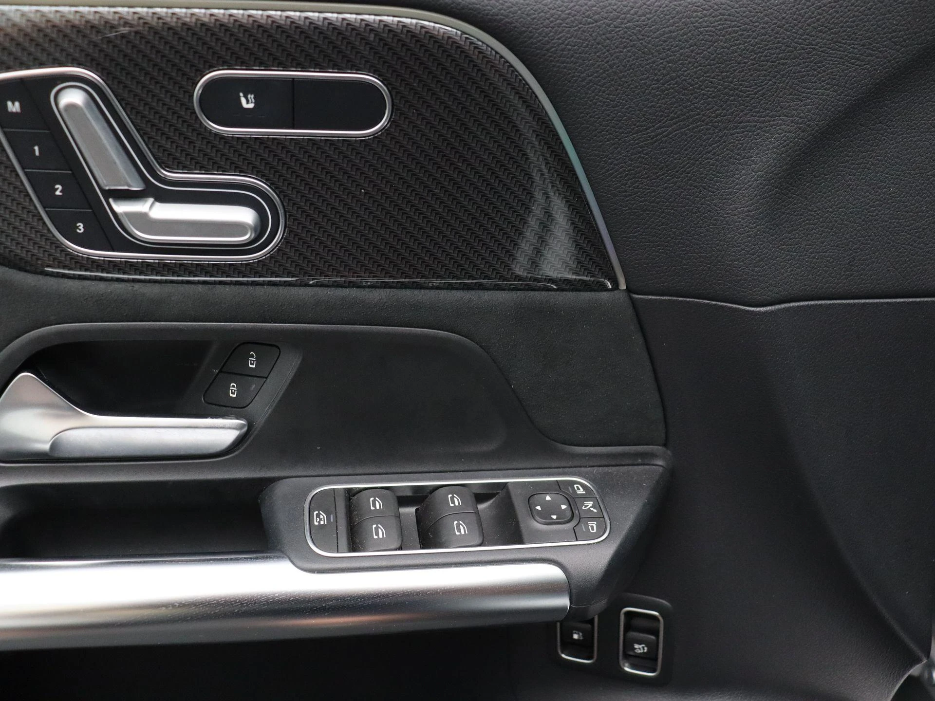 Mercedes-Benz GLA 250e Amg Line + MULTIBEAM + PANO DAK + CARPLAY + TREKHAAK +