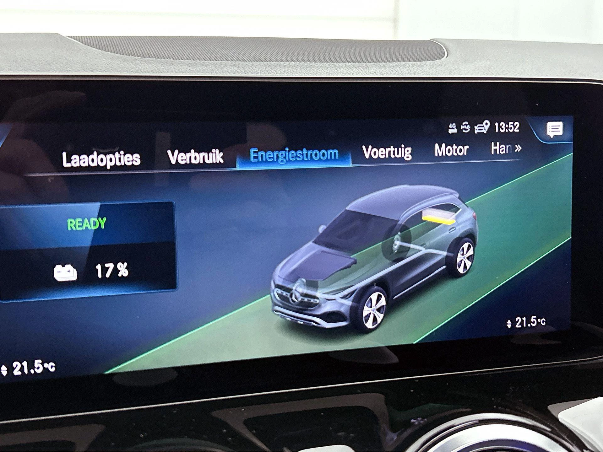 Mercedes-Benz-GLA-image-12
