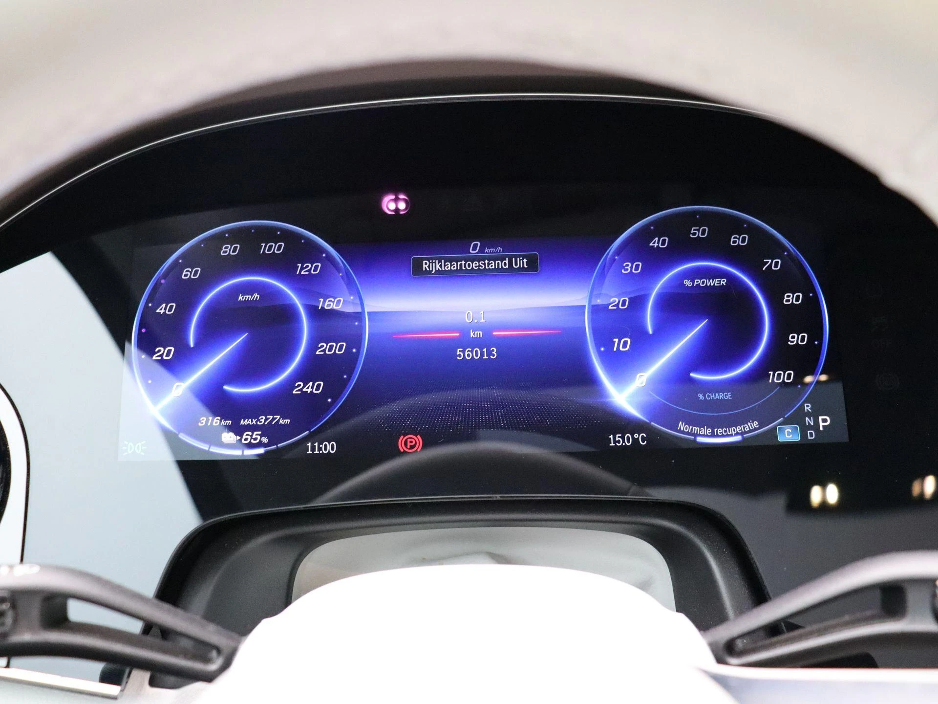 Mercedes-Benz-EQE-image-15
