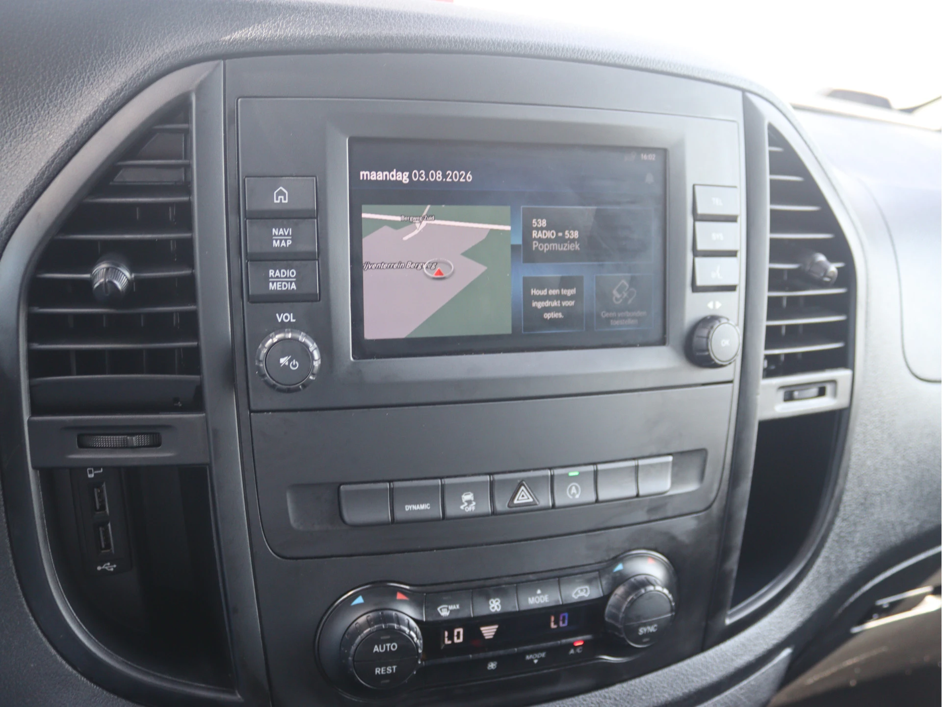 Mercedes-Benz-Vito-image-8