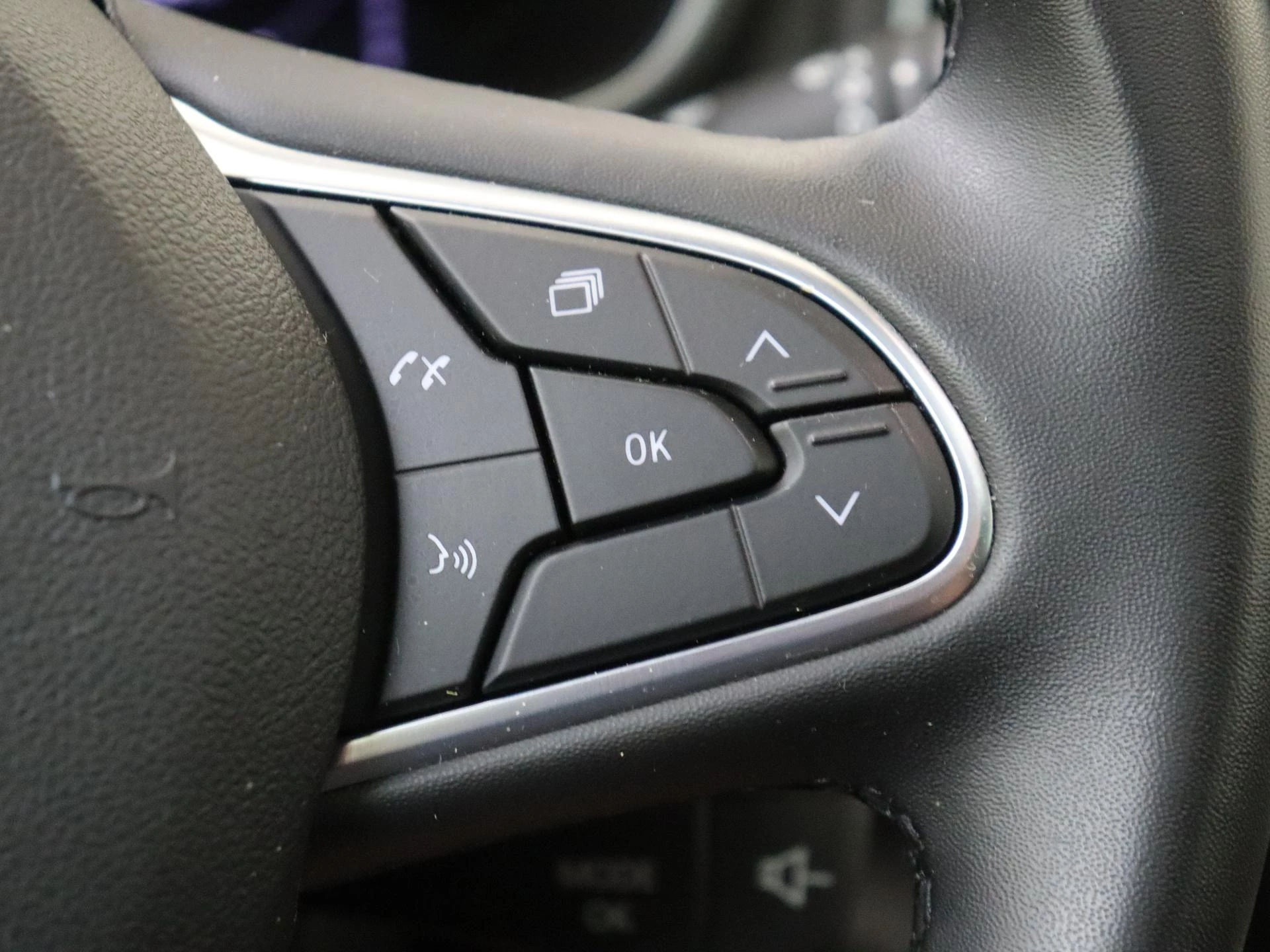 Renault-Megane E-Tech-image-13
